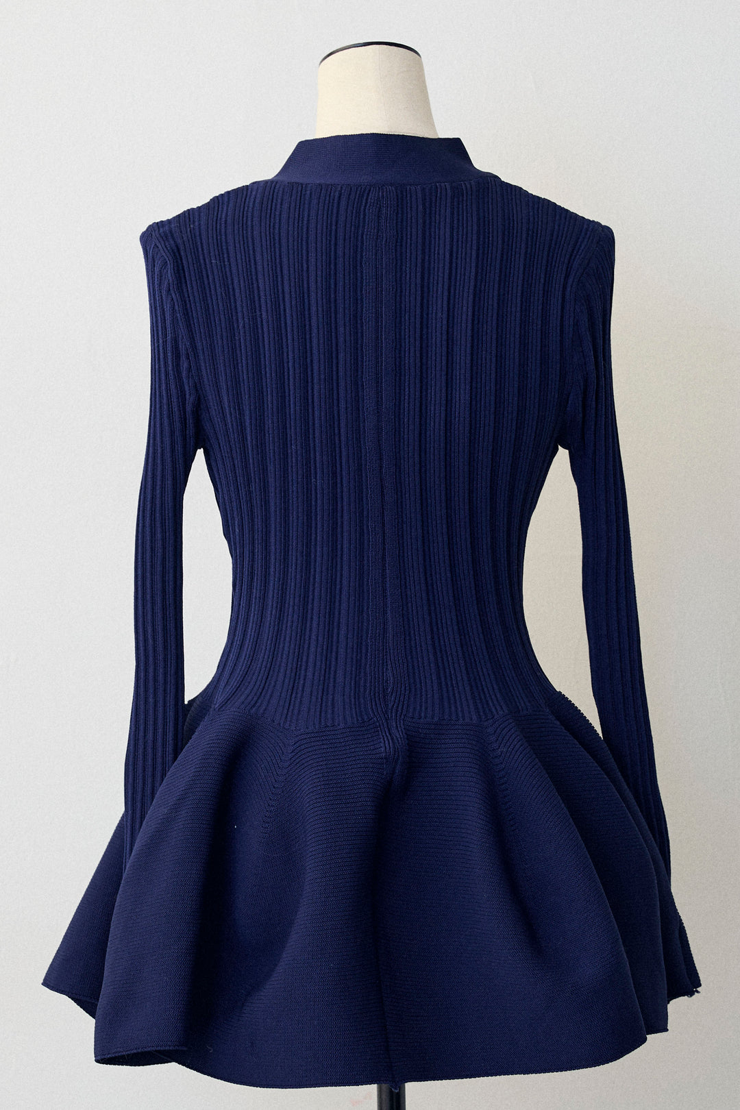 [予約]リブ美ラインペプラムニット