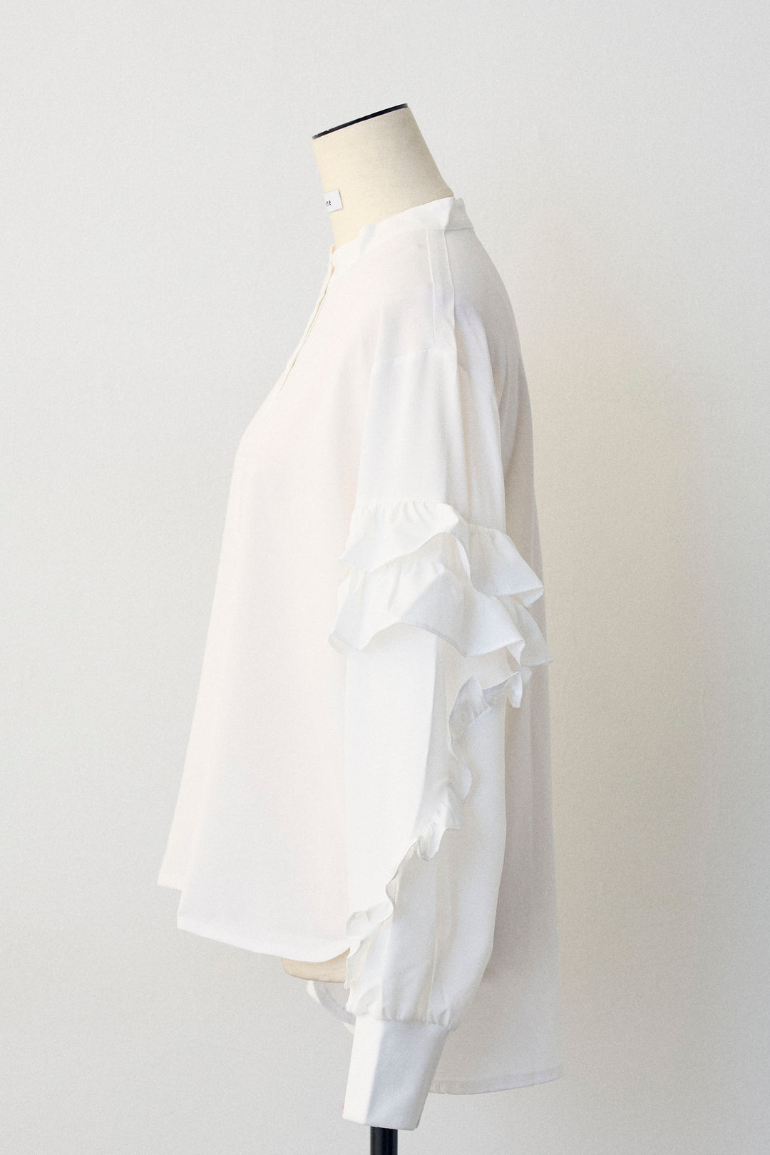 [予約]スタンドカラーラッフルフリルスリーブブラウス