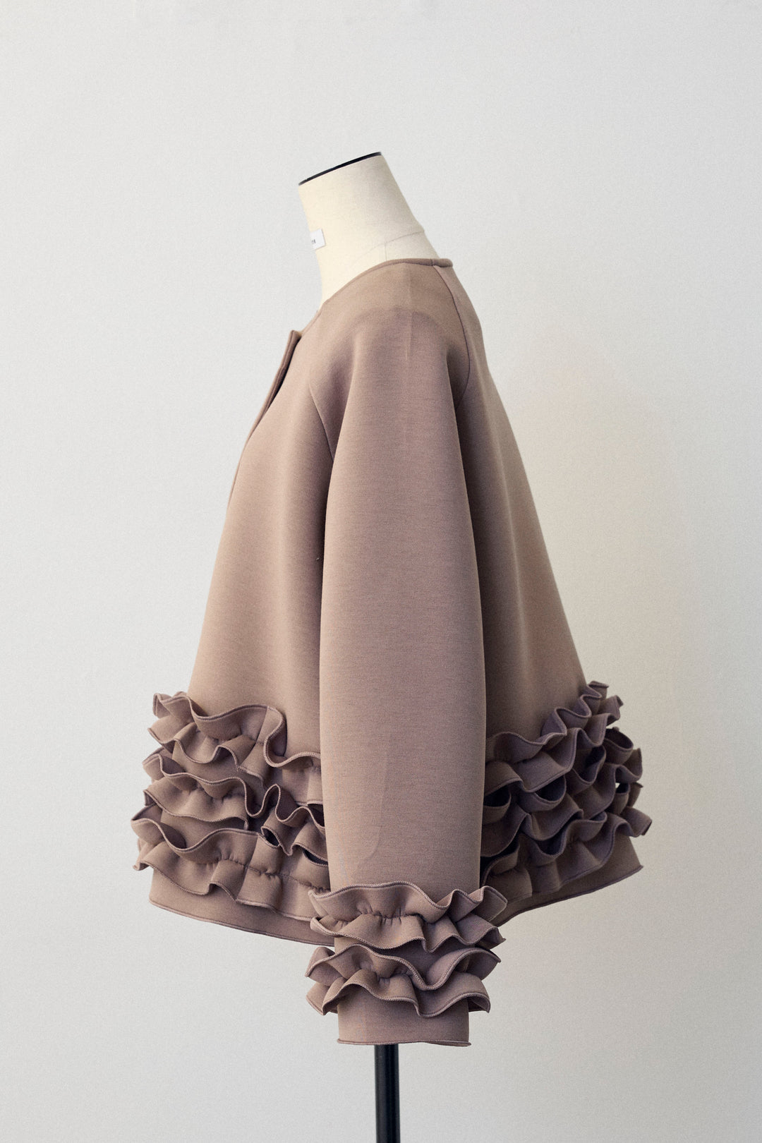 [予約]フリルティアードボンディングクロップドコート