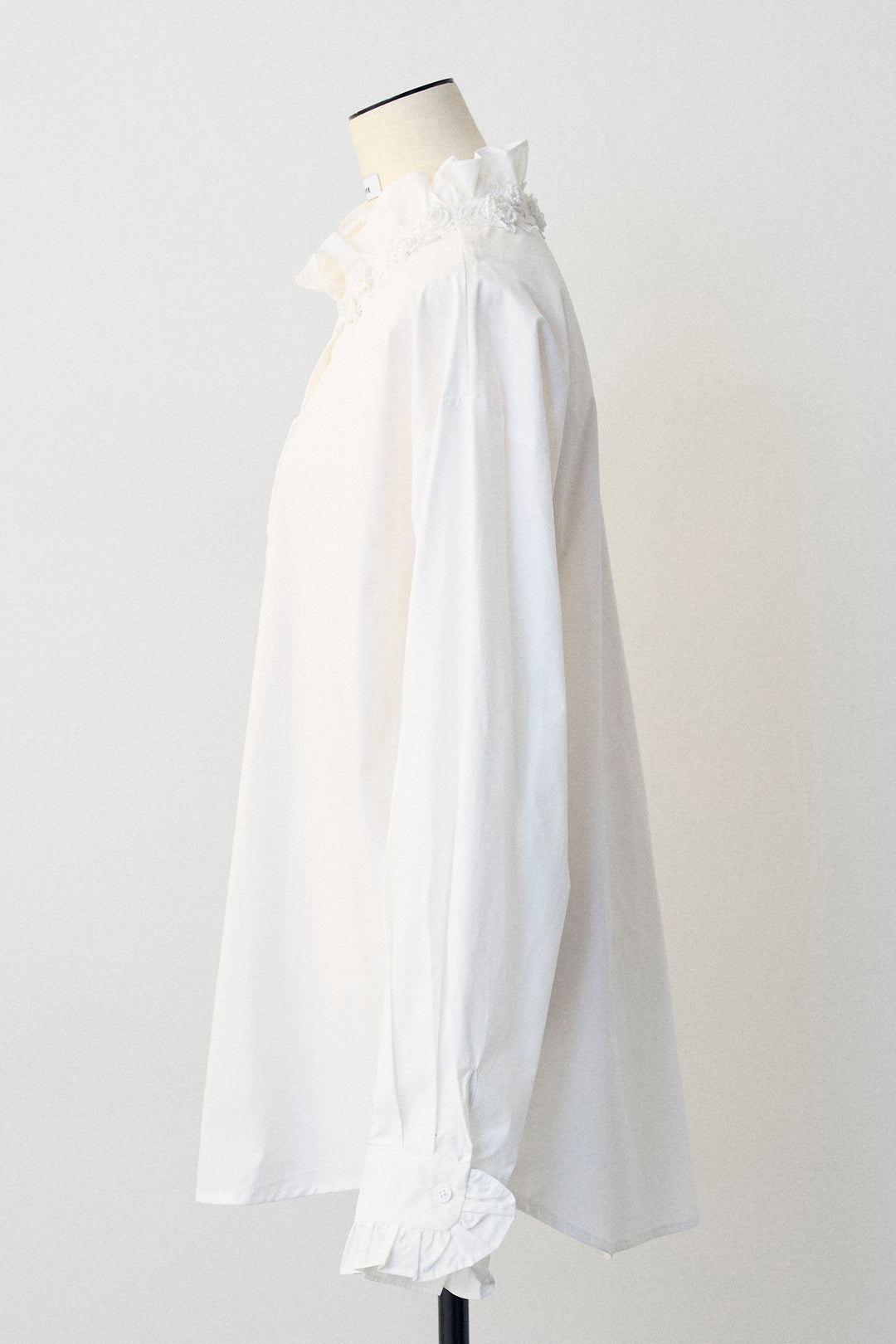 [予約]ローズモチーフフリルカラーシャツ