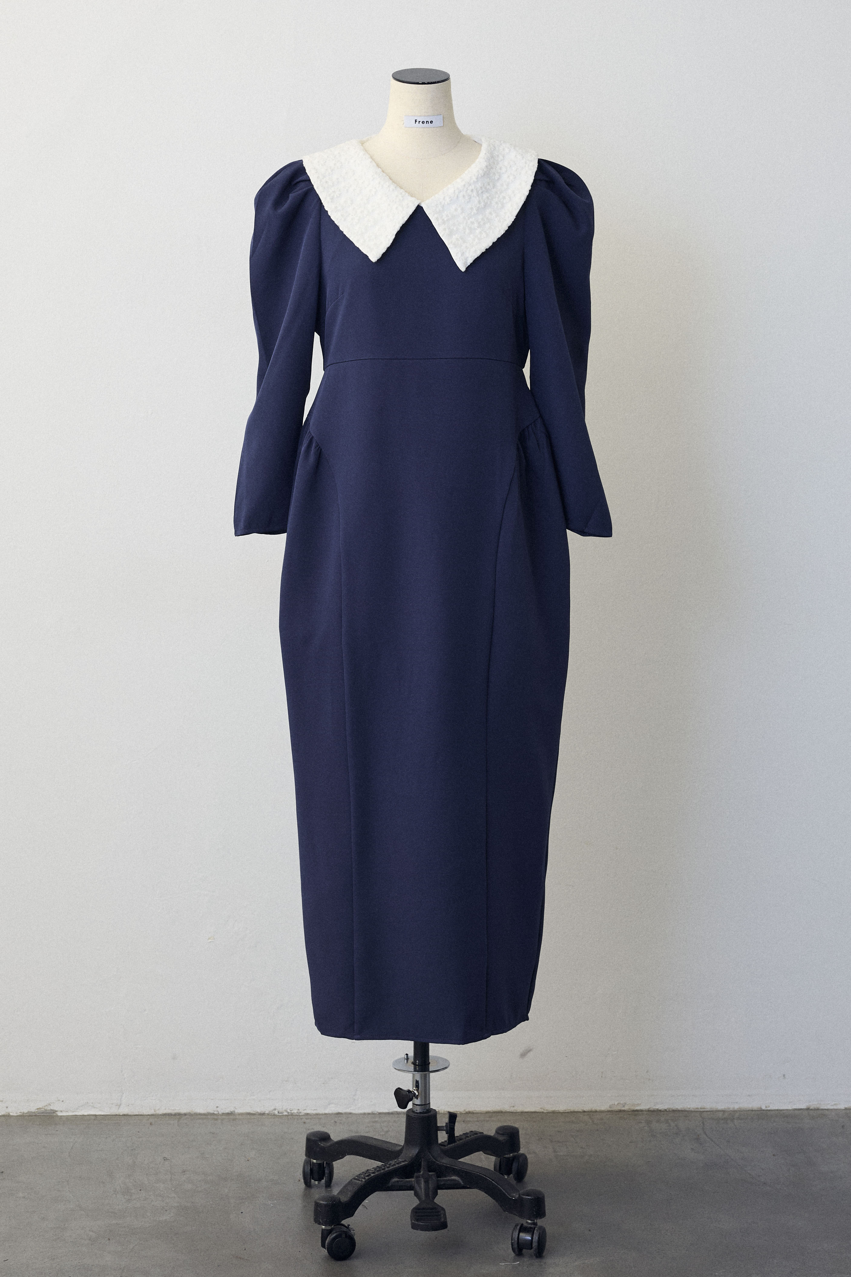 Rene ルネ　襟　バイカラー　ウエストリボン　コクーンワンピース　ネイビー36 Rene ルネ 襟 バイカラー ウエストリボン コクーンワンピース ネイビー