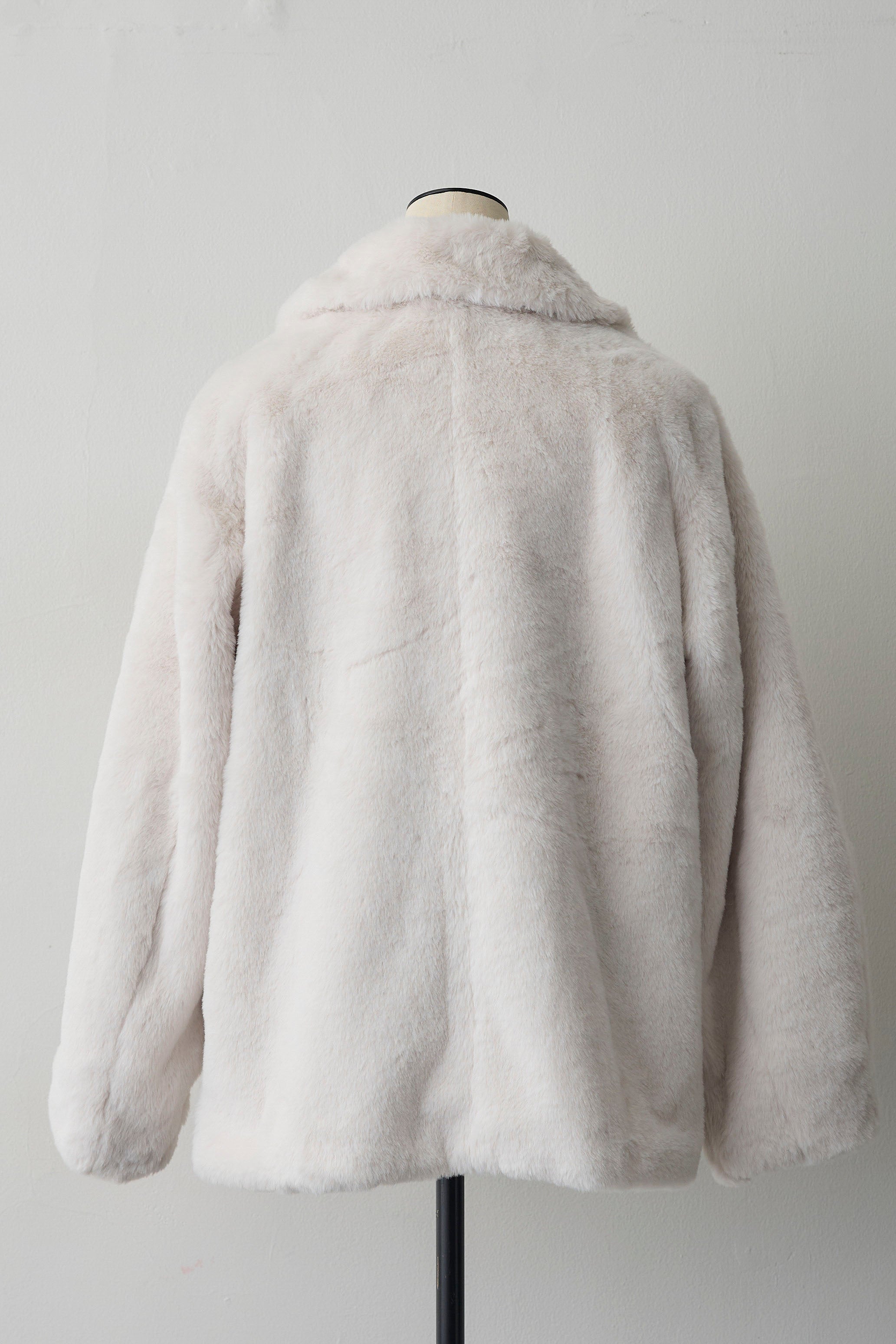 予約]ビット付きフェイクファーコート – Frene