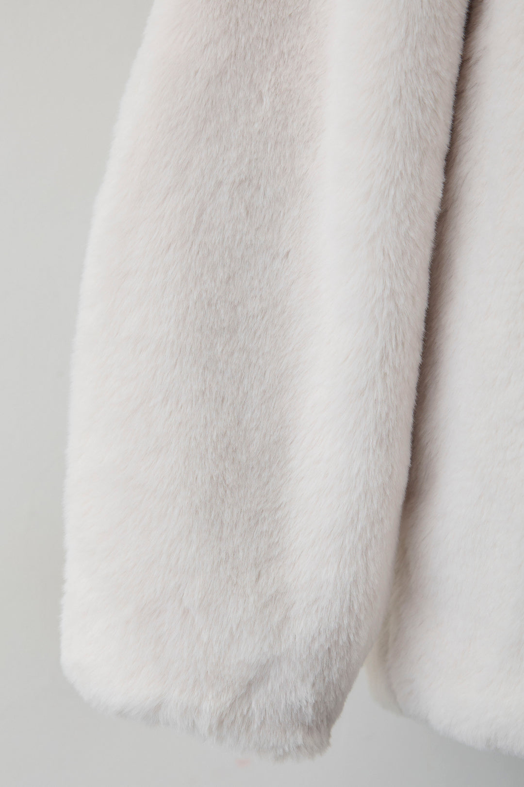 [予約]ビット付きフェイクファーコート