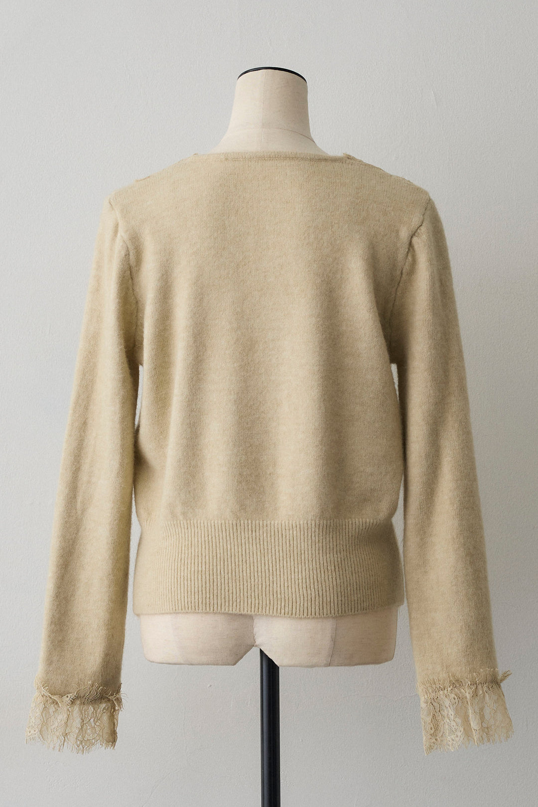 [予約]レースVラインボタンニット