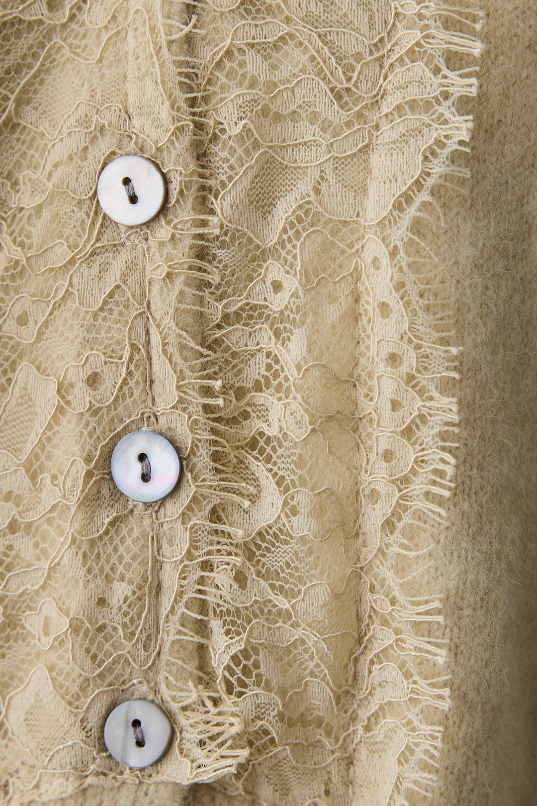 [予約]レースVラインボタンニット