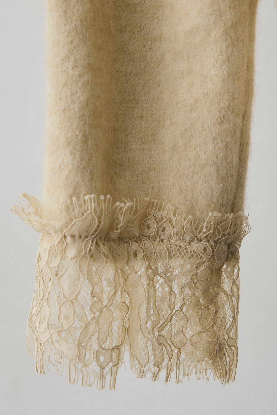 [予約]レースVラインボタンニット