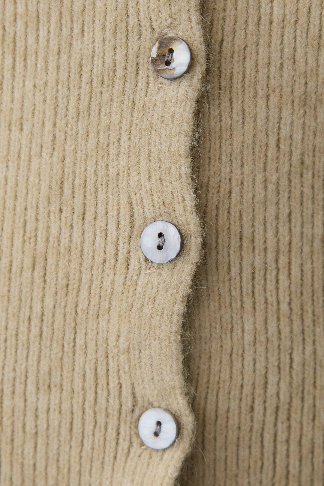 [予約]レースVラインボタンニット