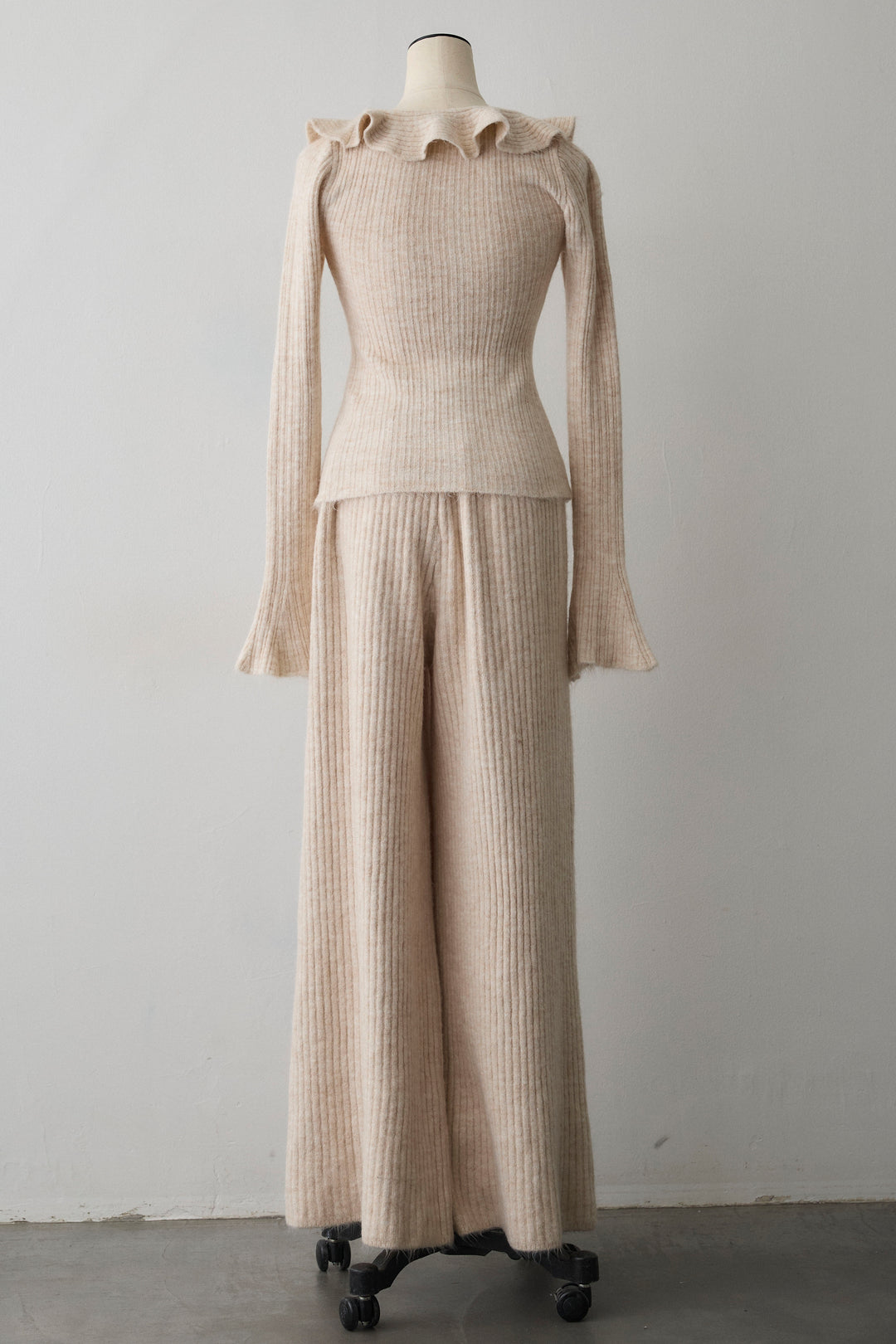 [予約]フロントフリル美ラインニットセットアップ