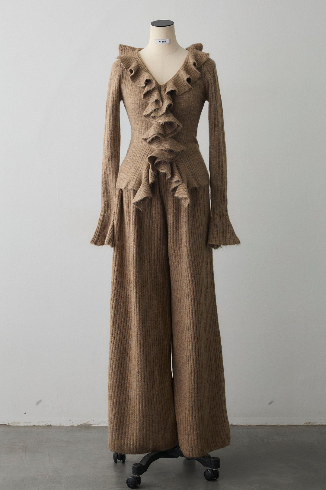 [予約]フロントフリル美ラインニットセットアップ