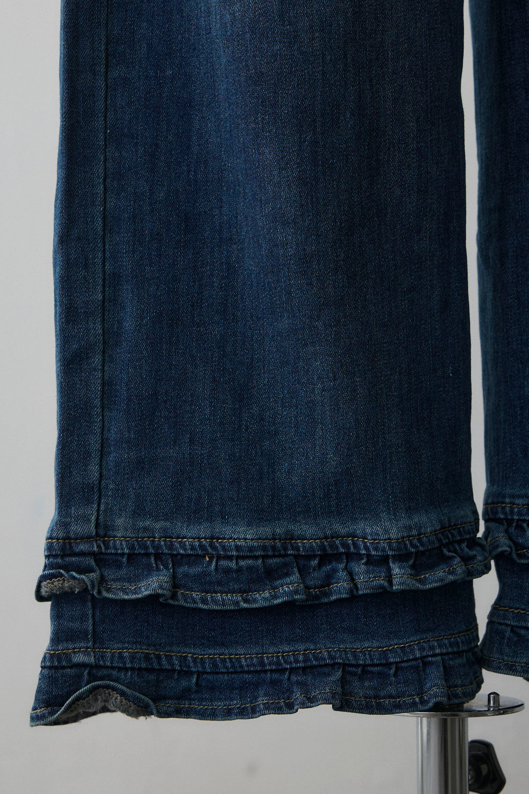 [予約]フリルヘムデニムパンツ