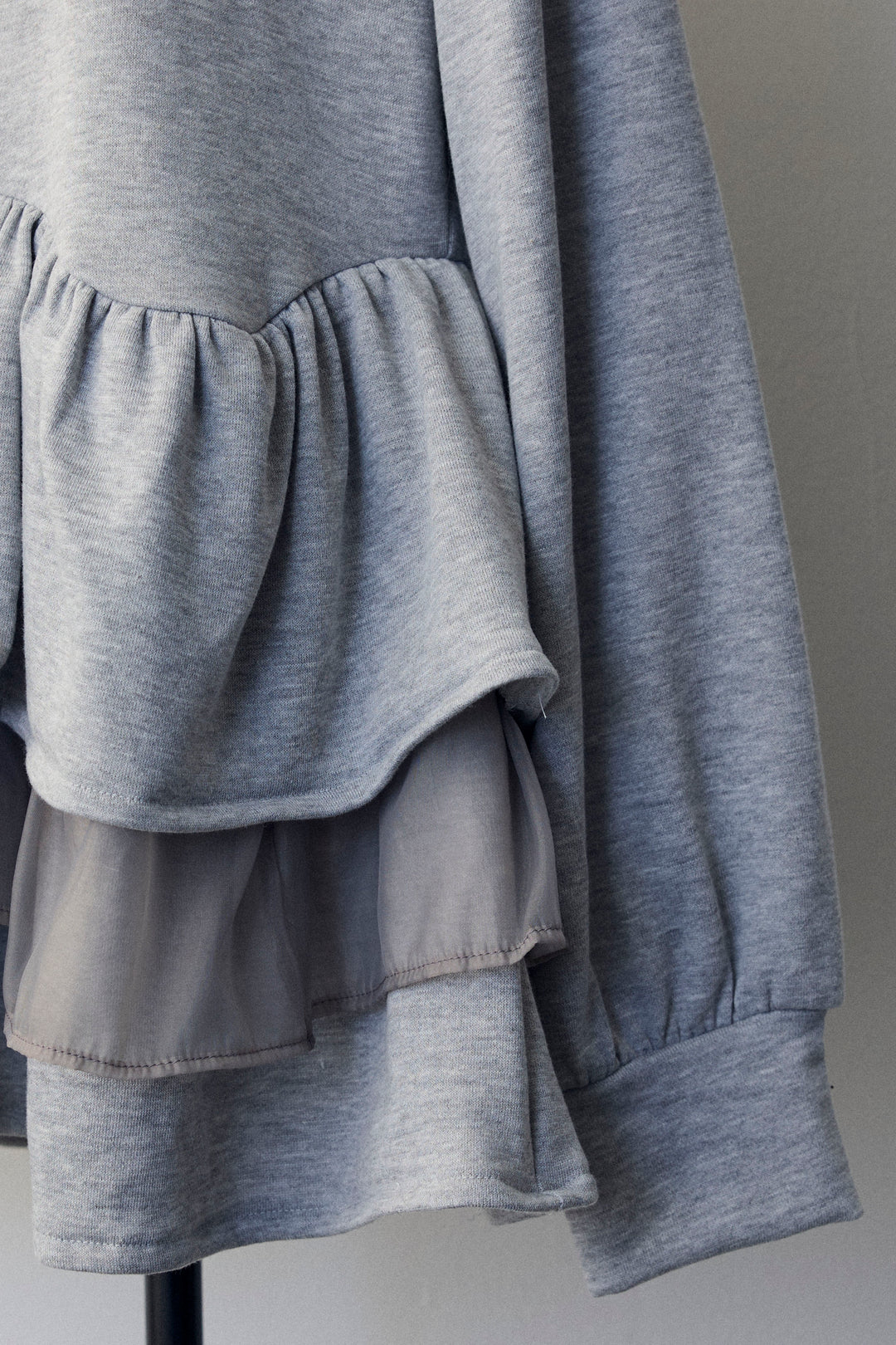 [予約]異素材ミックスフリルティアードスウェットPO