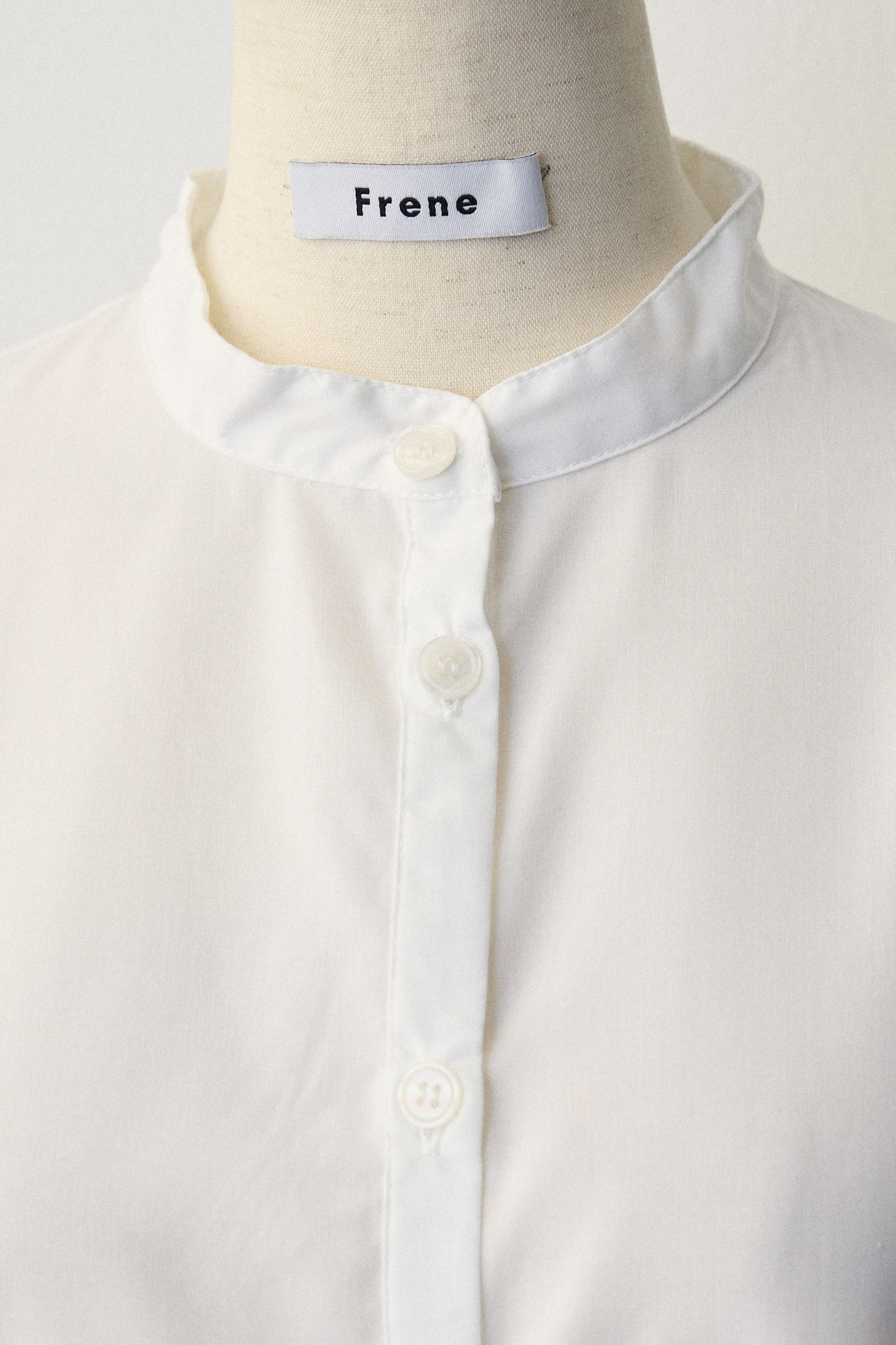 予約]フリルヘムスリーブブラウス – Frene