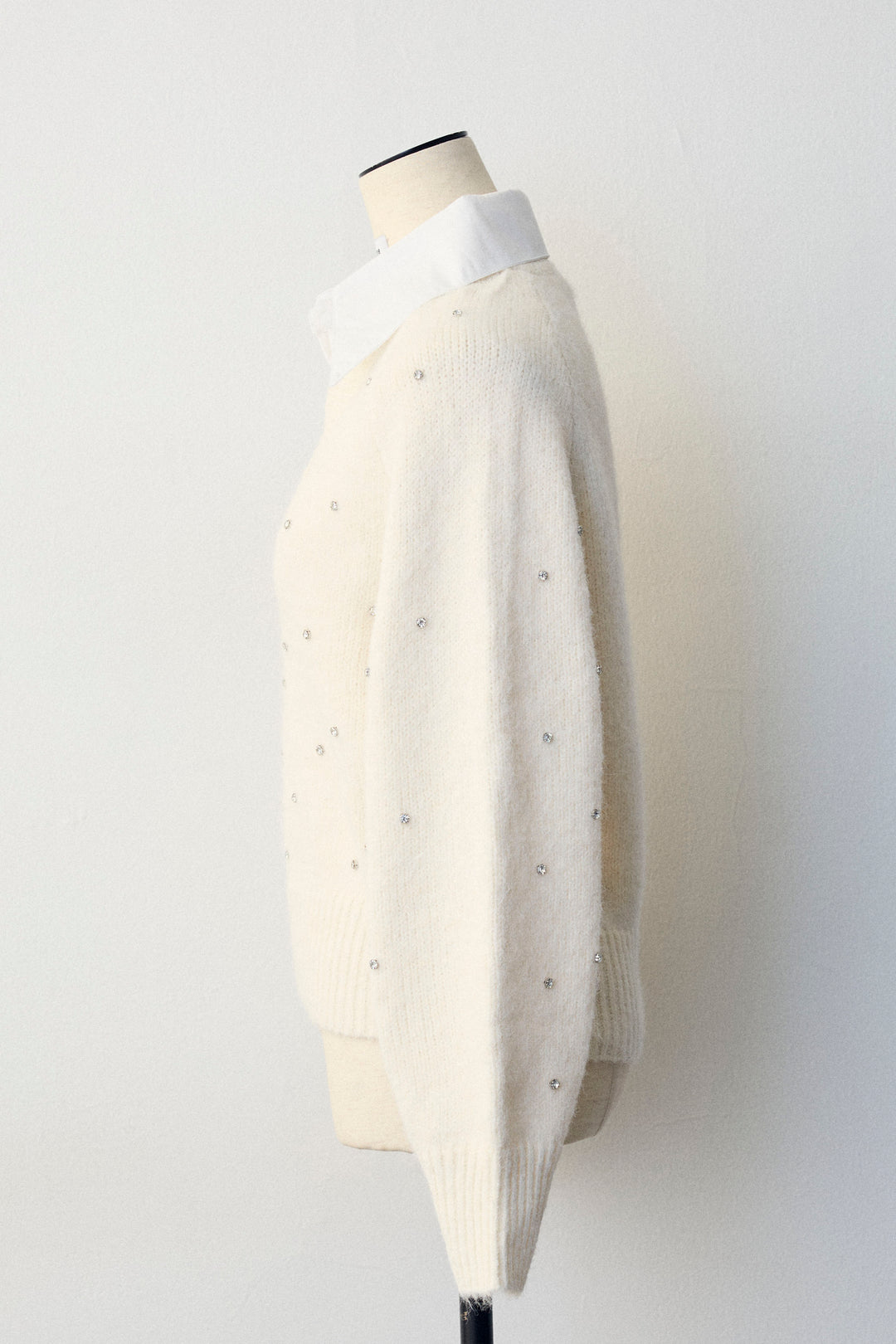[予約]シャツ襟ラインストーンニットPO
