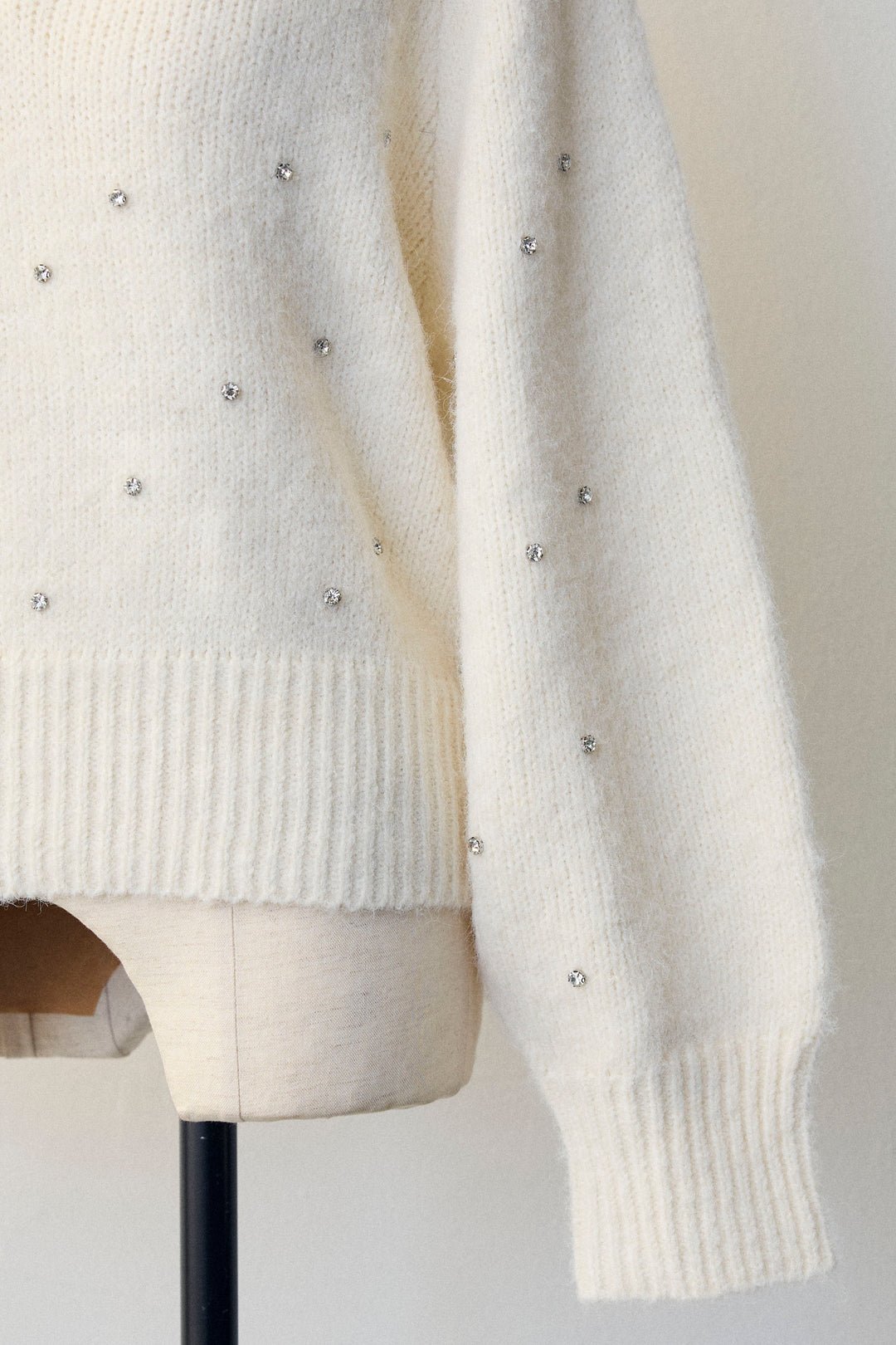 [予約]シャツ襟ラインストーンニットPO