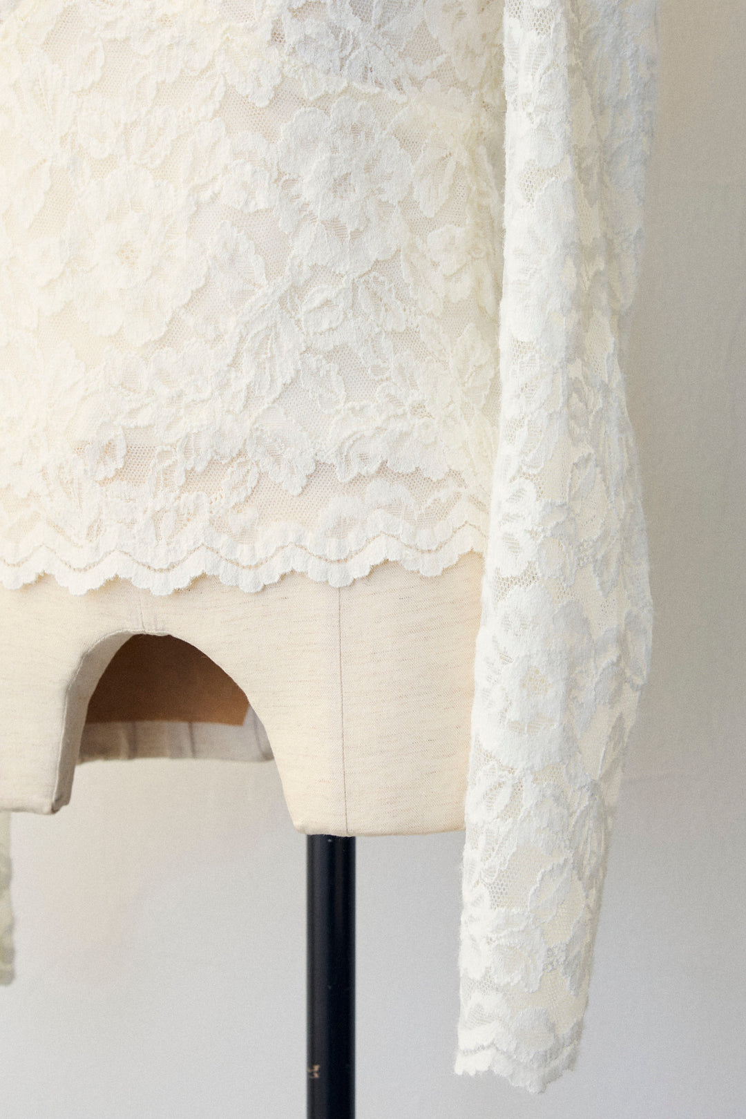 [予約]クラシカルレースハイネックトップス