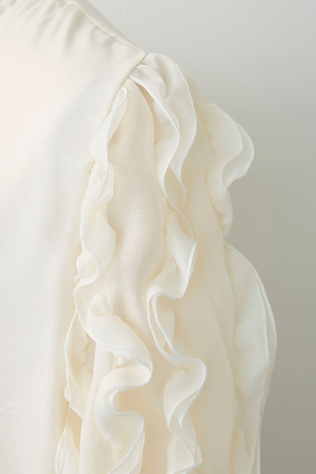 [予約]エアリーフリルブラウス