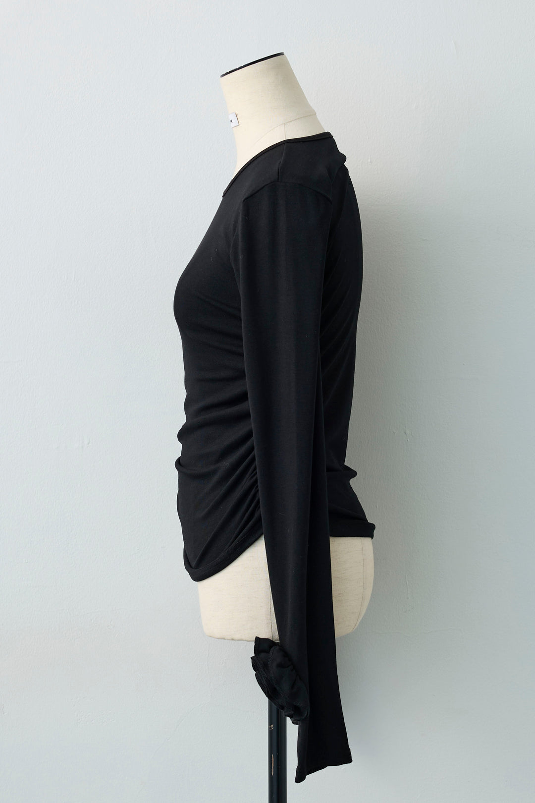 [予約]フラワーモチーフポイントカットトップス