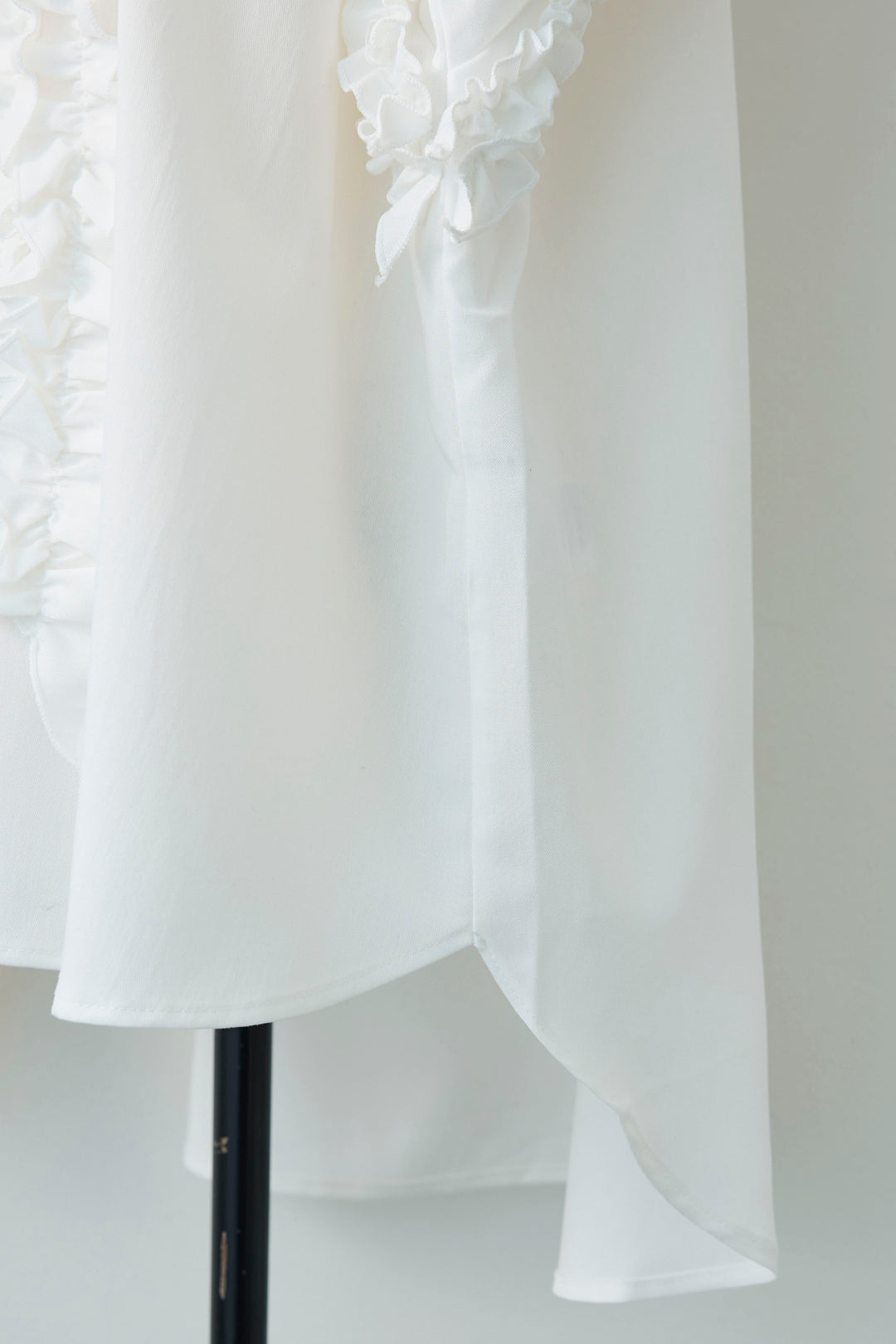 [予約]Iラインフリルホイップブラウス