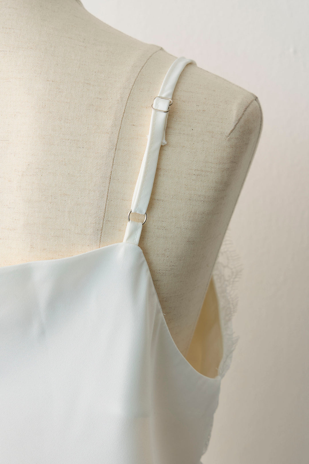 [予約]繊細レースサテンキャミ