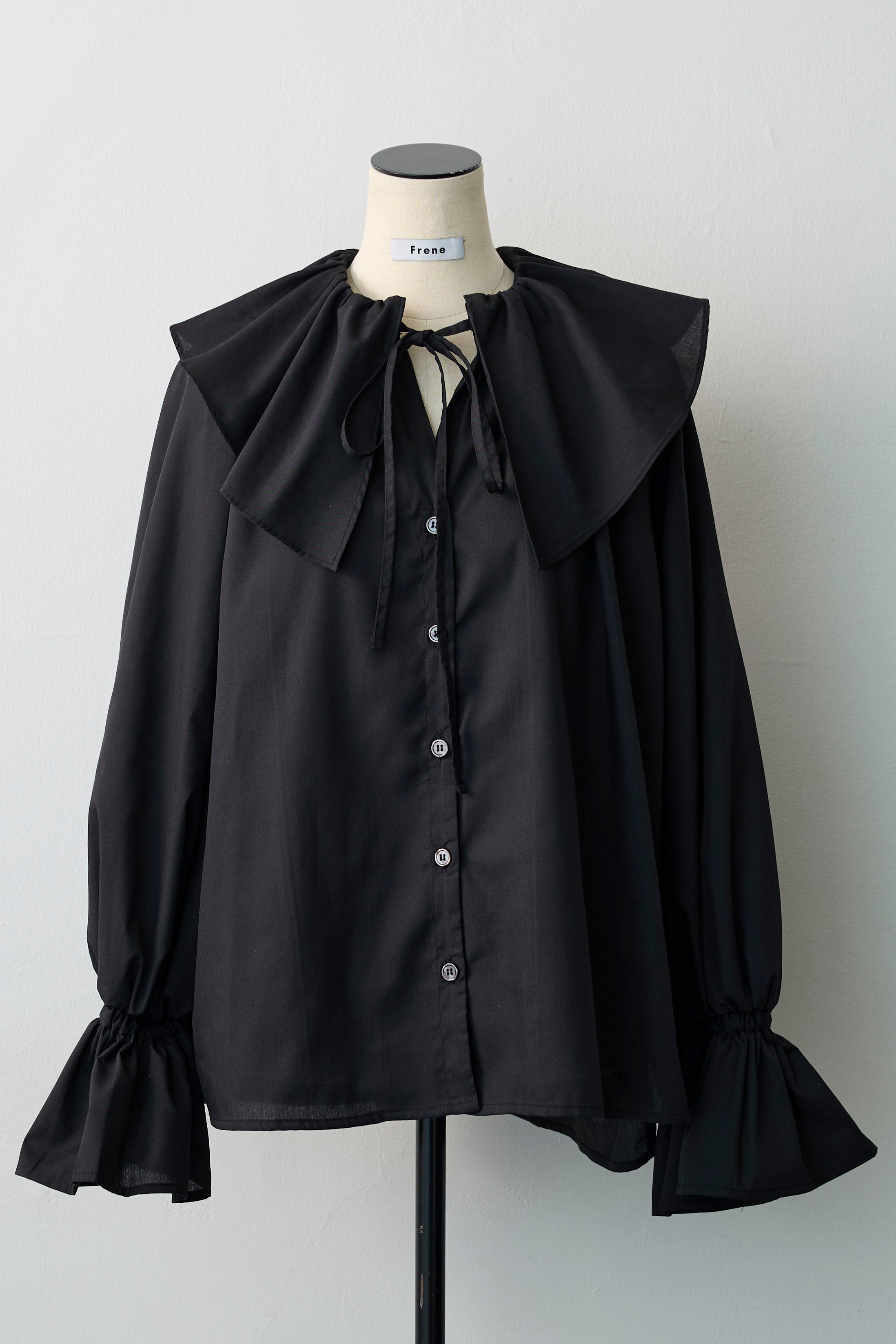 新品✨BEARDSLEY シャーリングカフスブラウス F ブラック 綿100% 袖全体が「カフス」。「ボクシーカフスブラウス」新登場。大人女性が