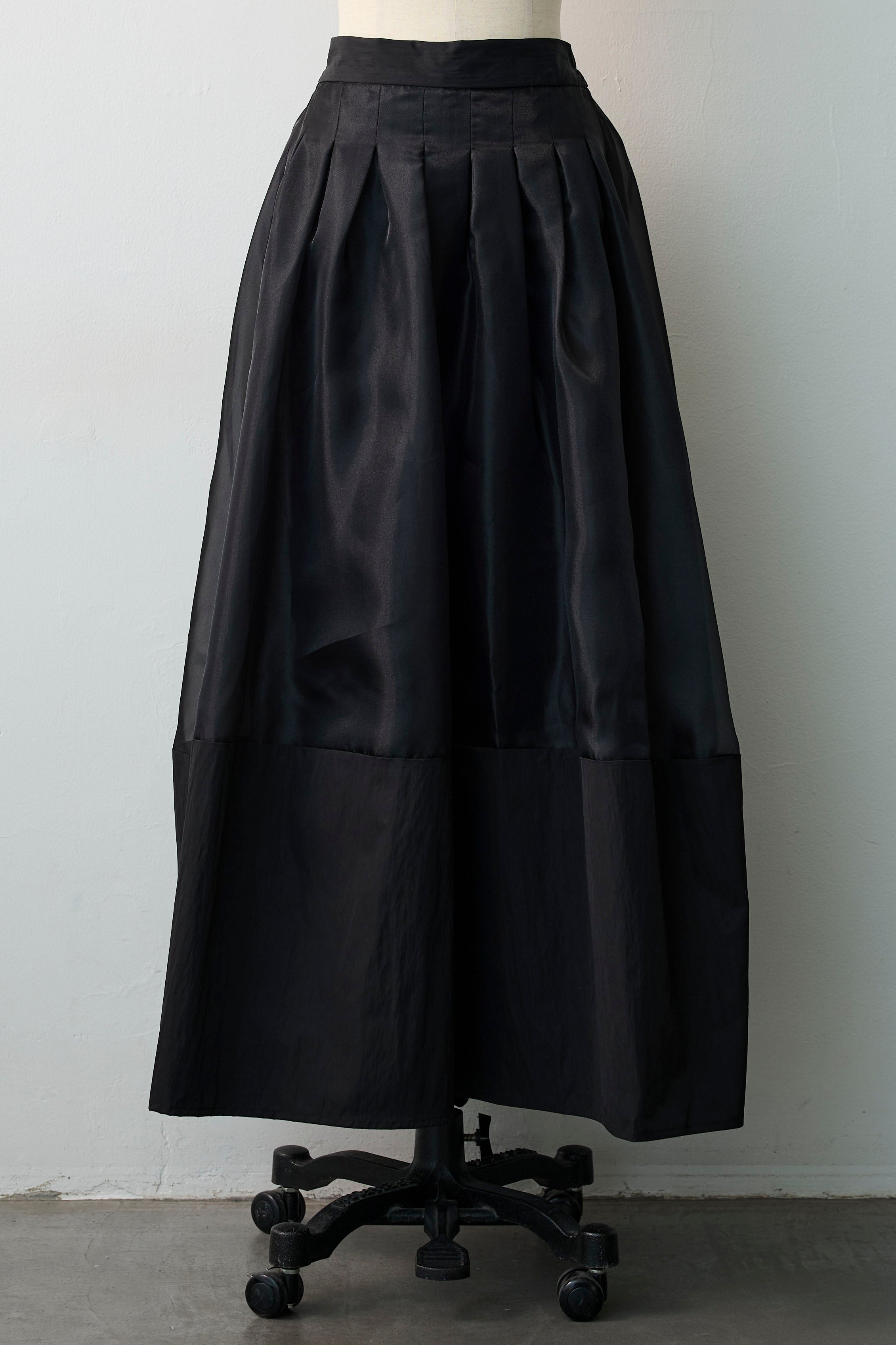 【新品・未使用】Frene 黒ボリュームスカート Bottom – Frene