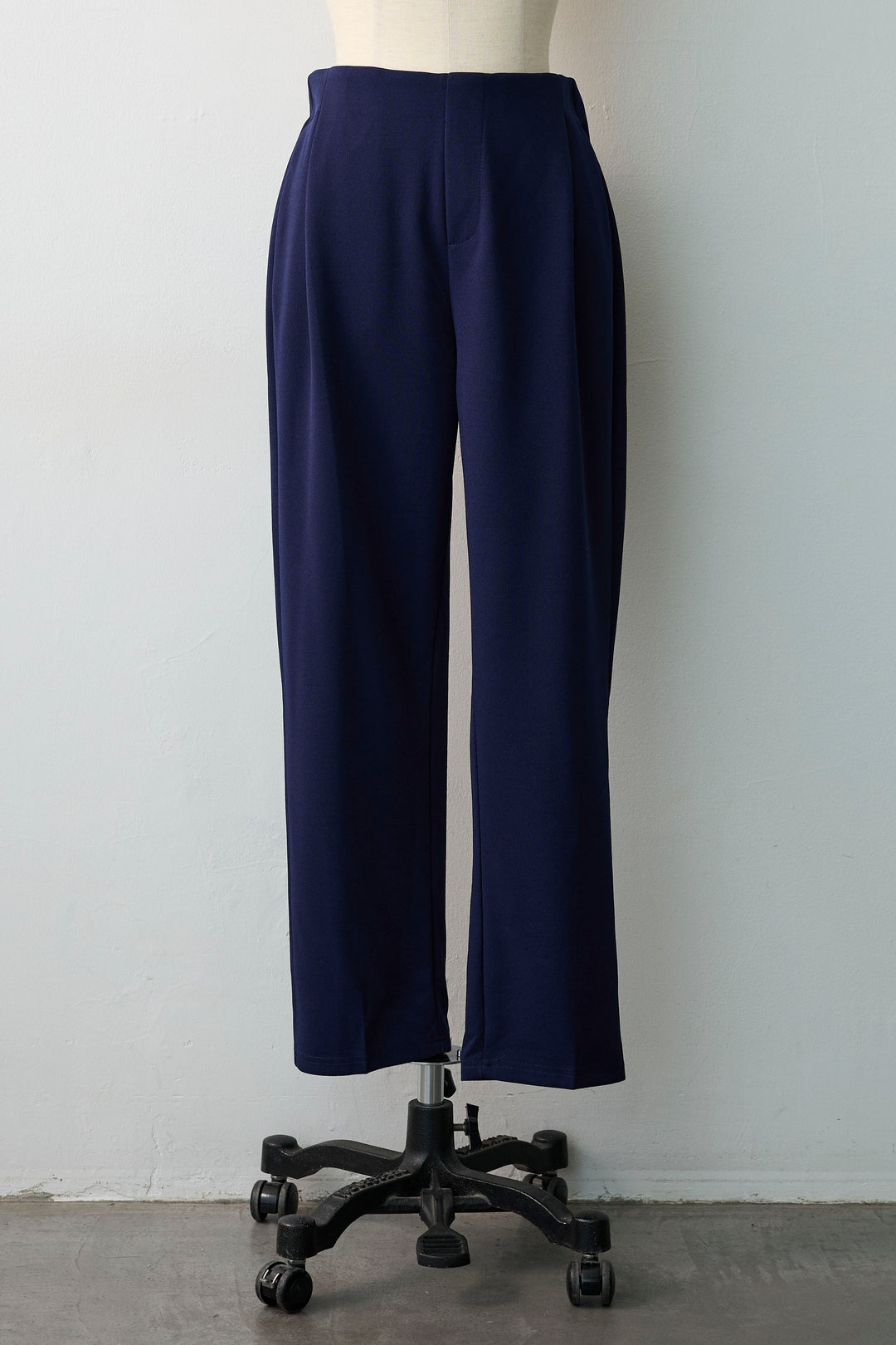 [予約]スリムテーパードパンツ