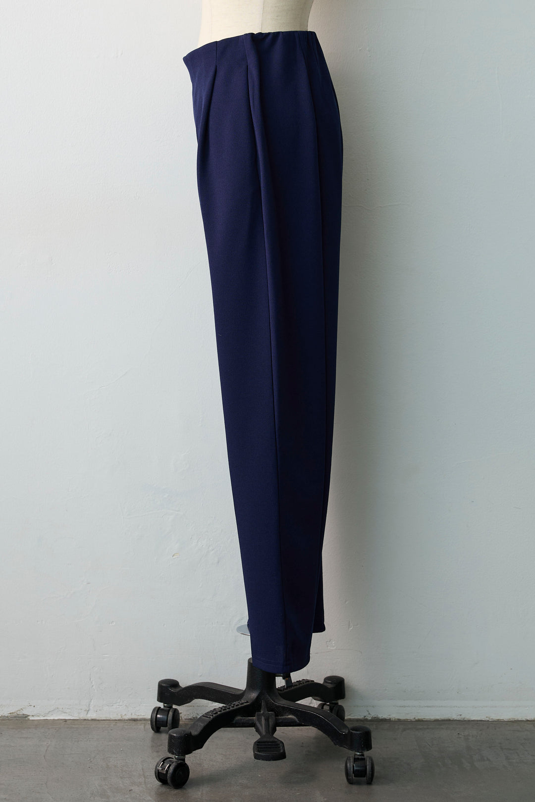 [予約]スリムテーパードパンツ