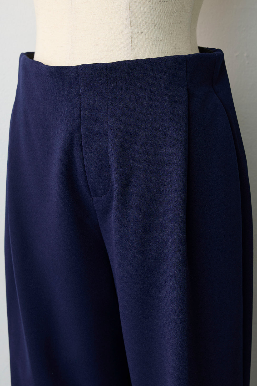 [予約]スリムテーパードパンツ