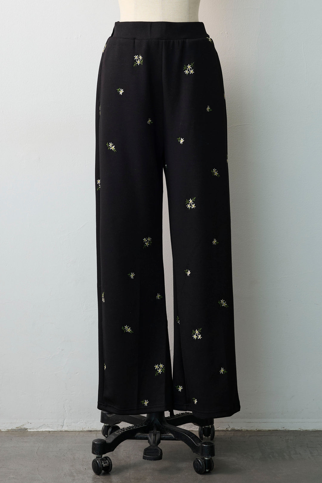 [予約]フラワー刺繍ストレートポンチパンツ