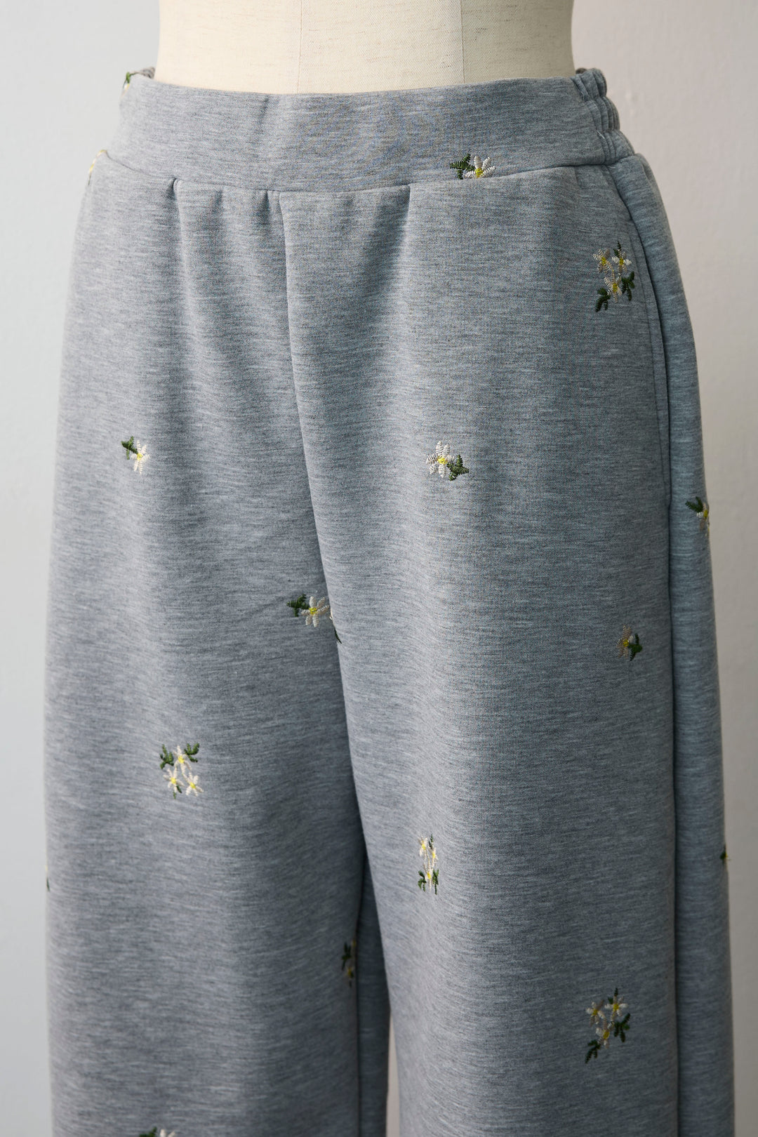 [予約]フラワー刺繍ストレートポンチパンツ