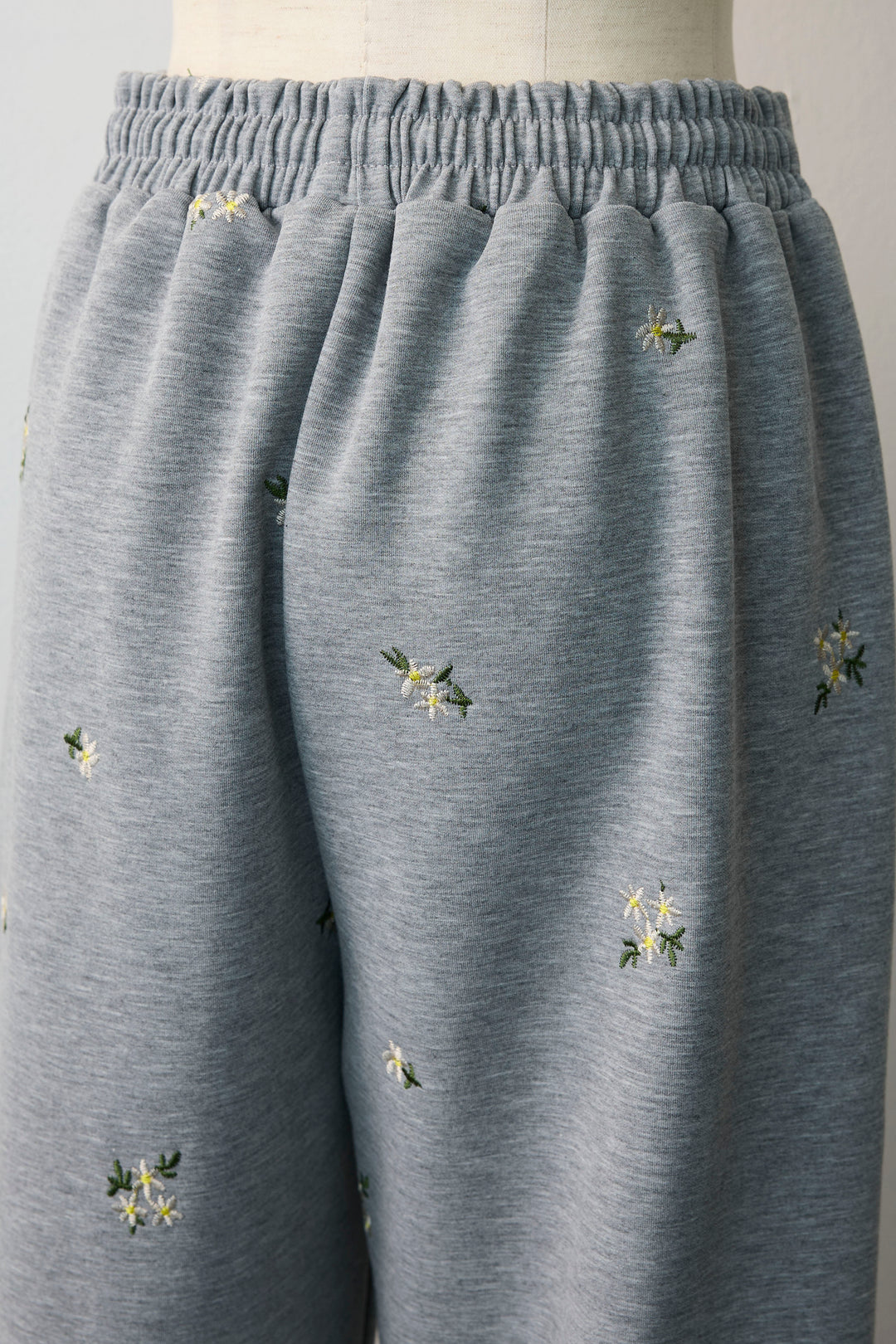 [予約]フラワー刺繍ストレートポンチパンツ