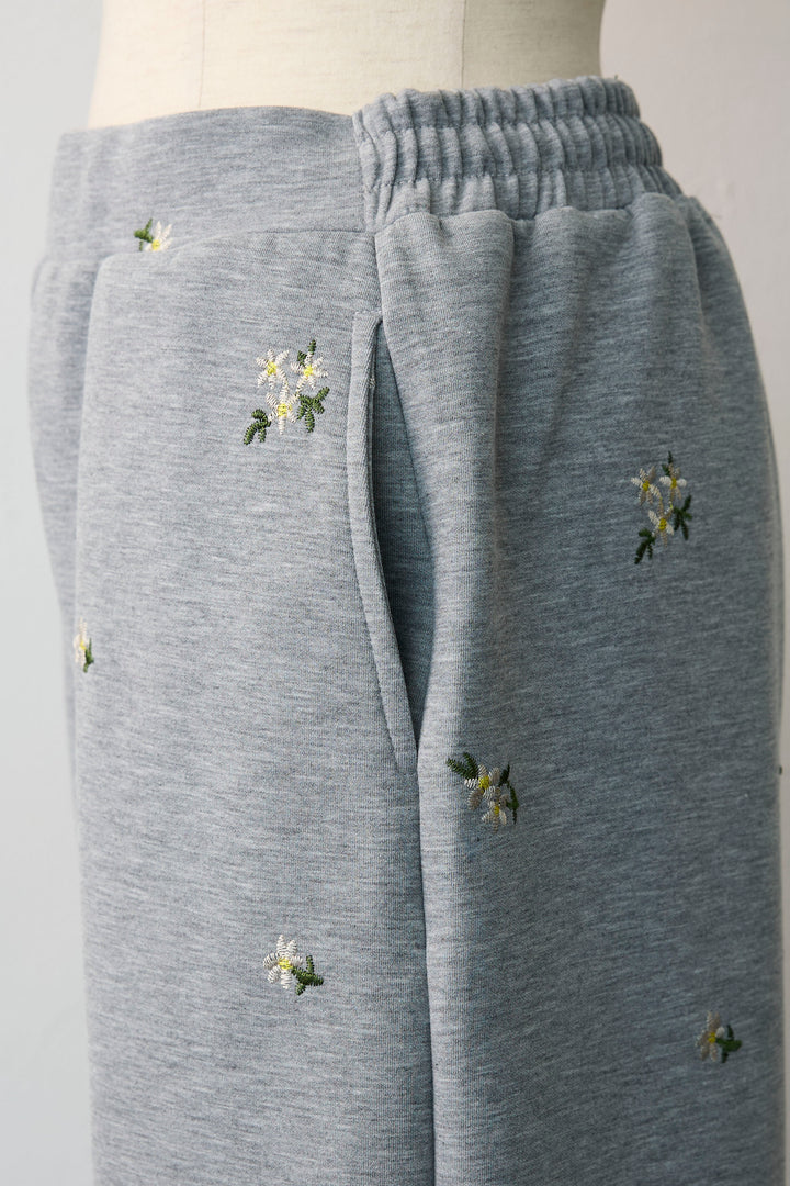[予約]フラワー刺繍ストレートポンチパンツ