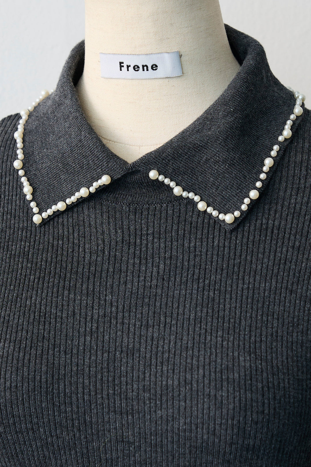 [予約]ビジューパール衿リブニット