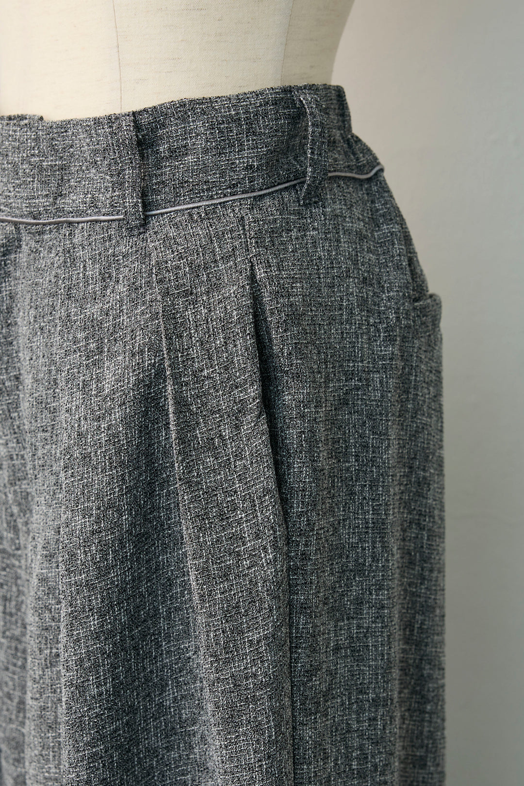 [予約]サマーツイードウエストラインタックパンツ