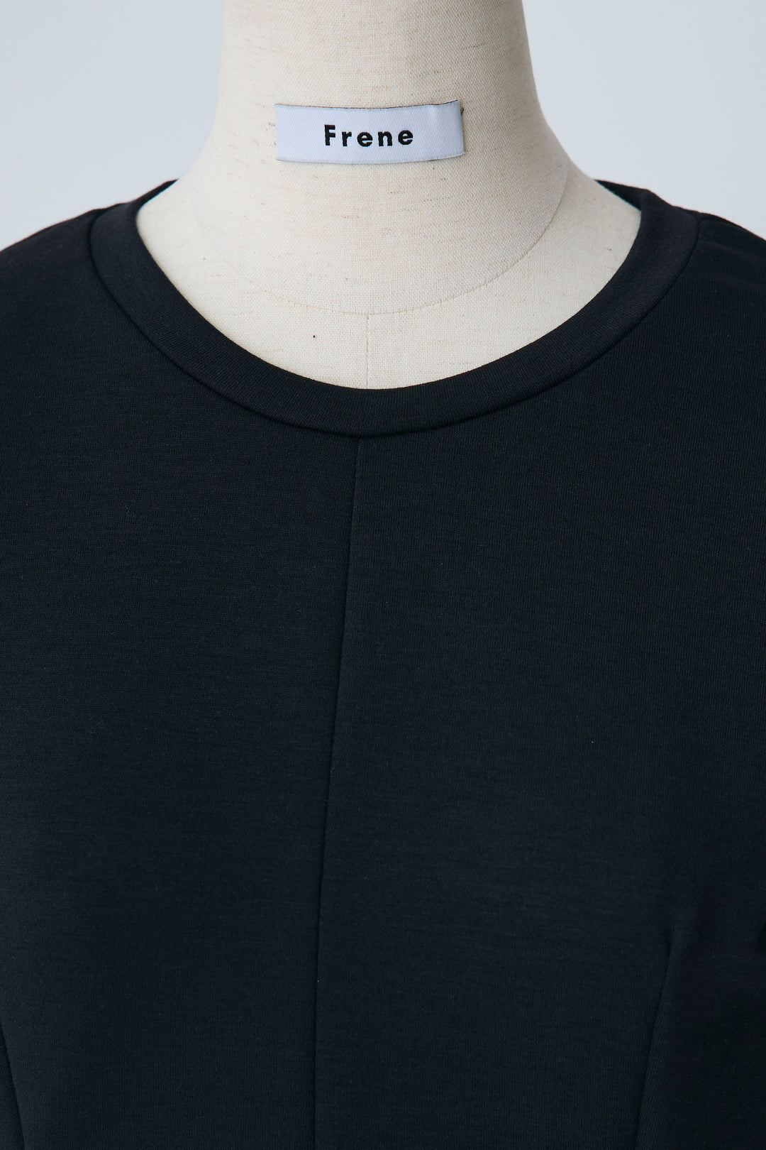 [予約]スクエアショルダーデザインカットトップス