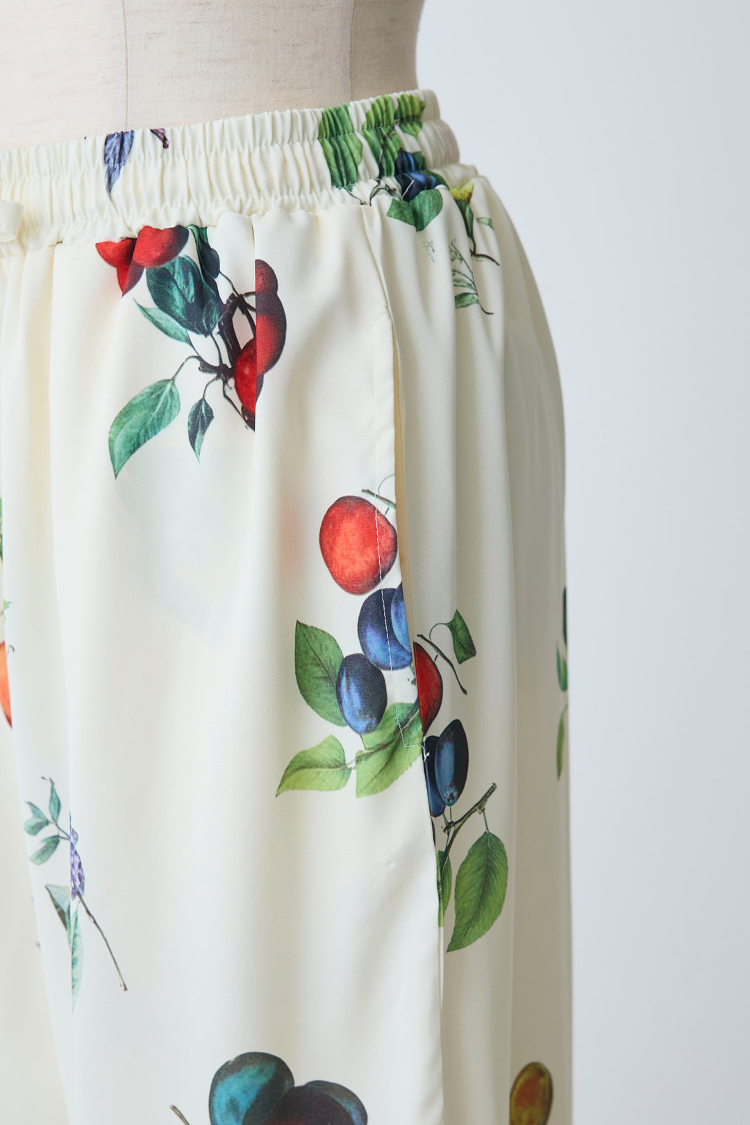 [予約]フルーツパターンストレートパンツ