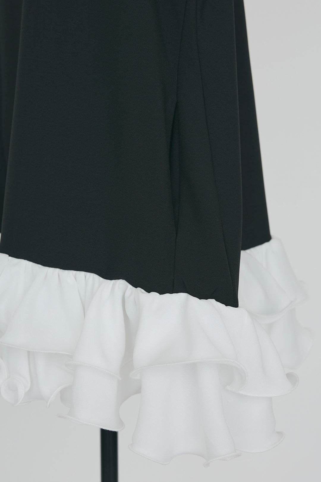 [予約]異素材フリルヘムVネックチュニック