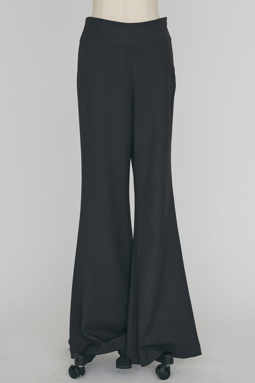 [予約]美脚セミフレアパンツ