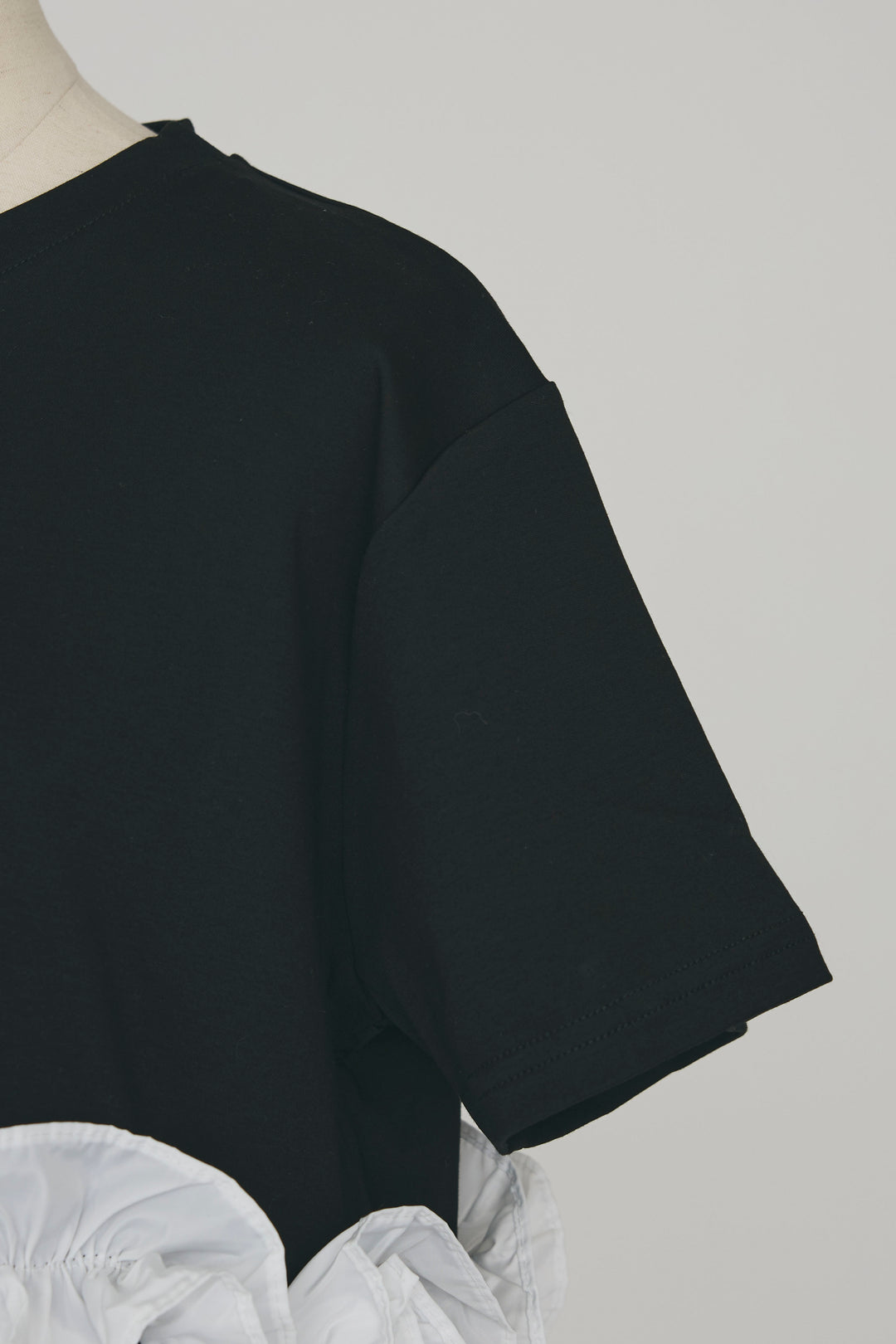 [予約]フリルウェーブヘムカットTシャツ