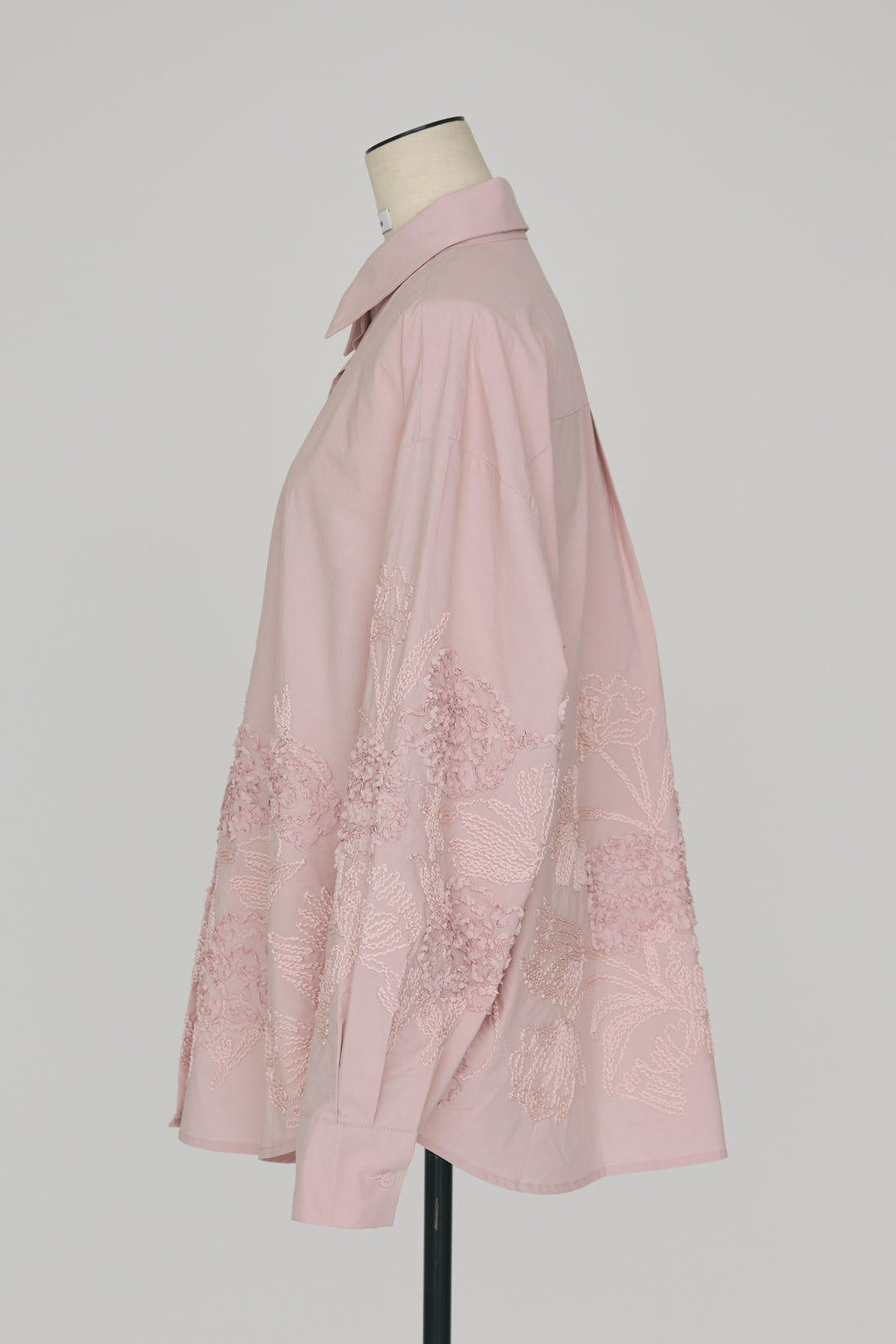 [予約]フラワー刺繍モチーフオーバーシャツ