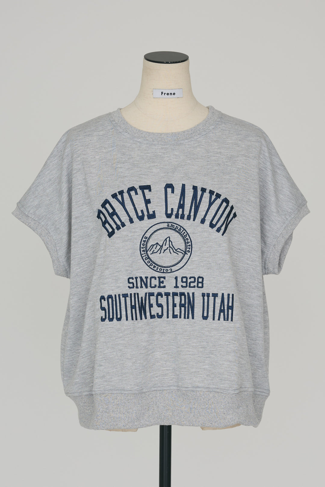 [予約]ロゴ刺繍デザインリブカットT