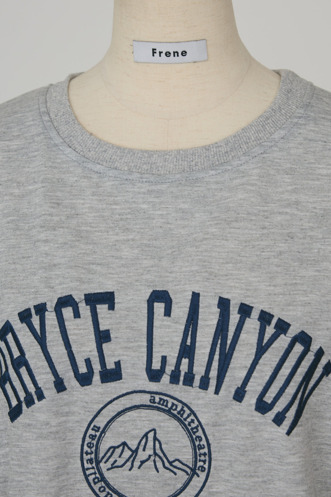 [予約]ロゴ刺繍デザインリブカットT