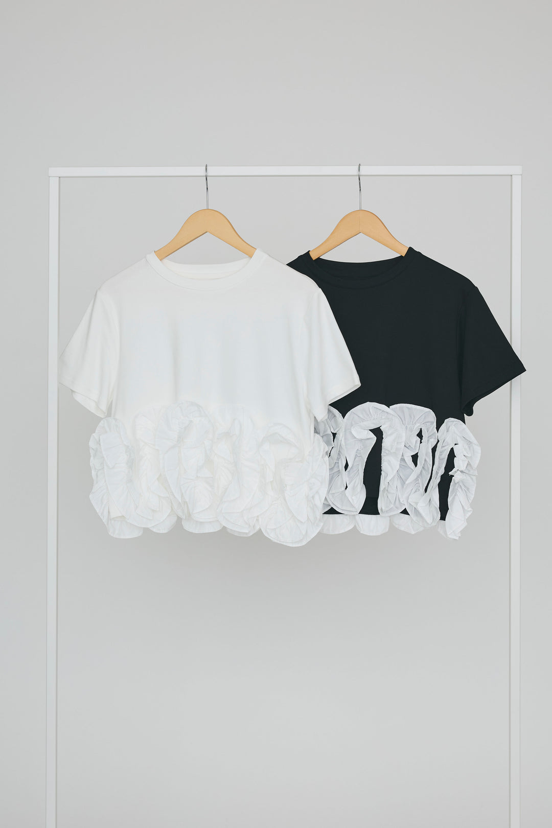 [予約/SET]フリルウェーブヘムカットTシャツ+フリルウェーブヘムカットTシャツ(2set)