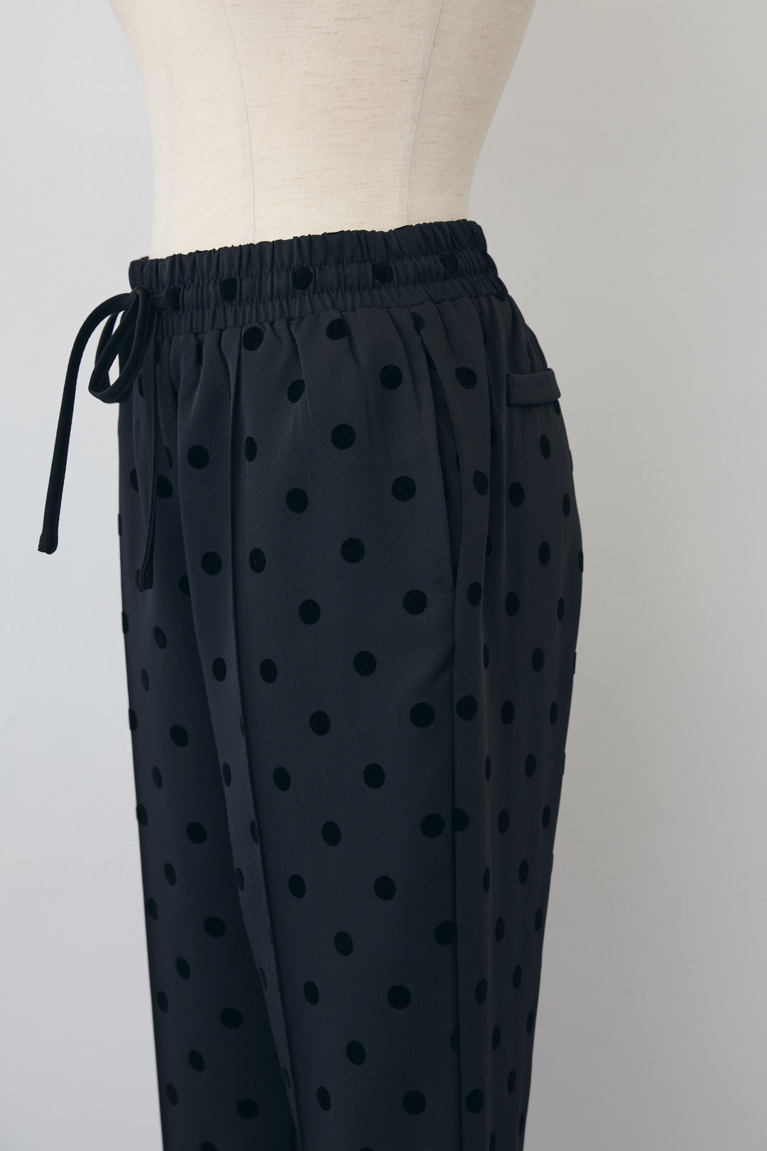 [予約]ドット柄センターラインテーパードパンツ