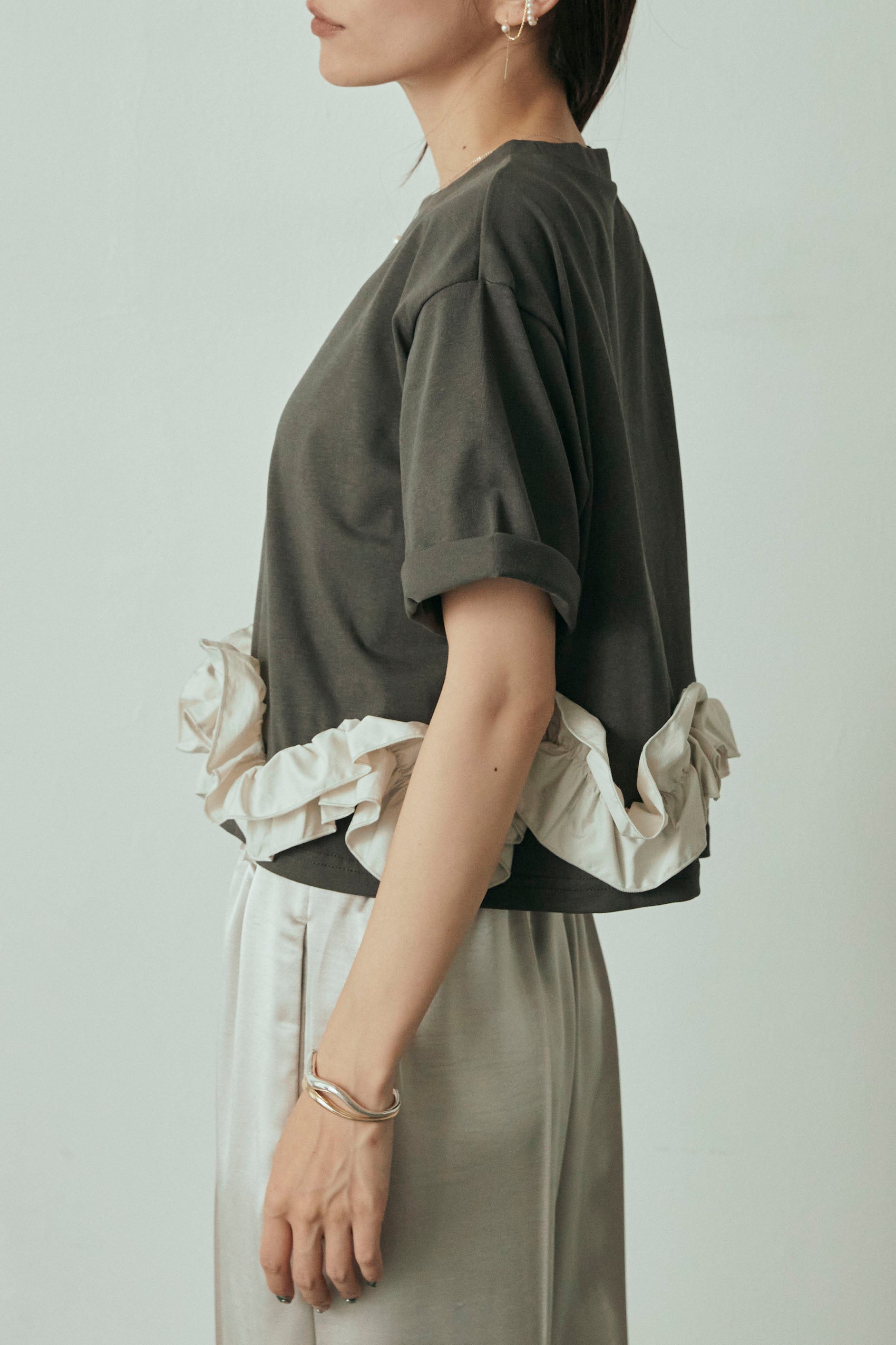 予約]タフタフリルヘムドッキングTシャツ – Frene