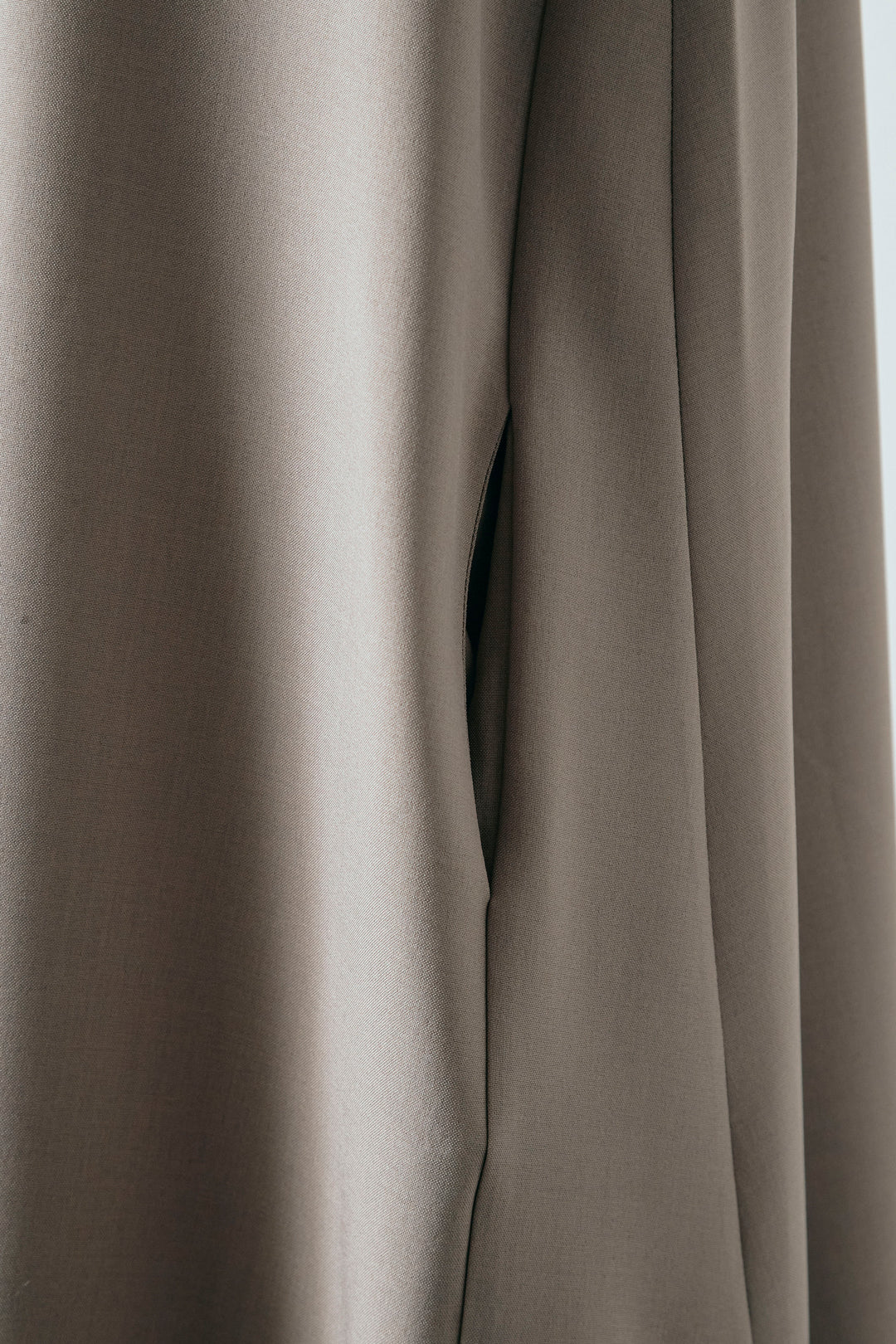 [予約]アシメフラワーモチーフVネックワンピース