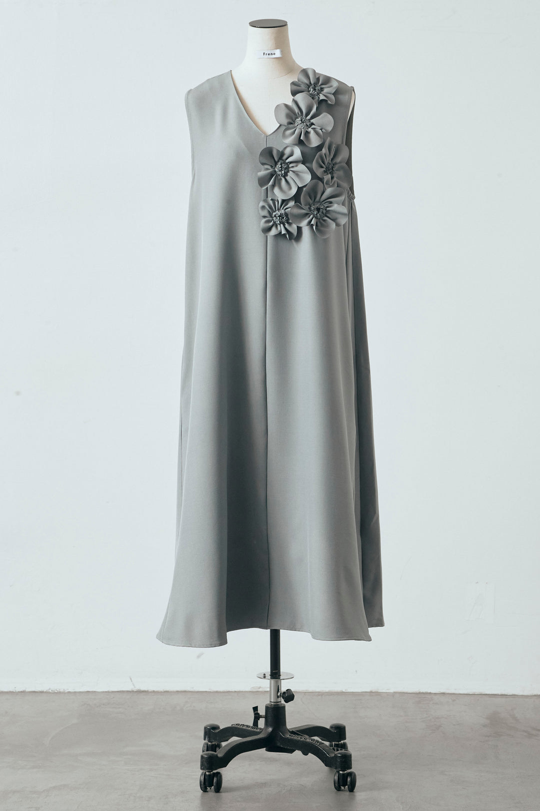 [予約]アシメフラワーモチーフVネックワンピース