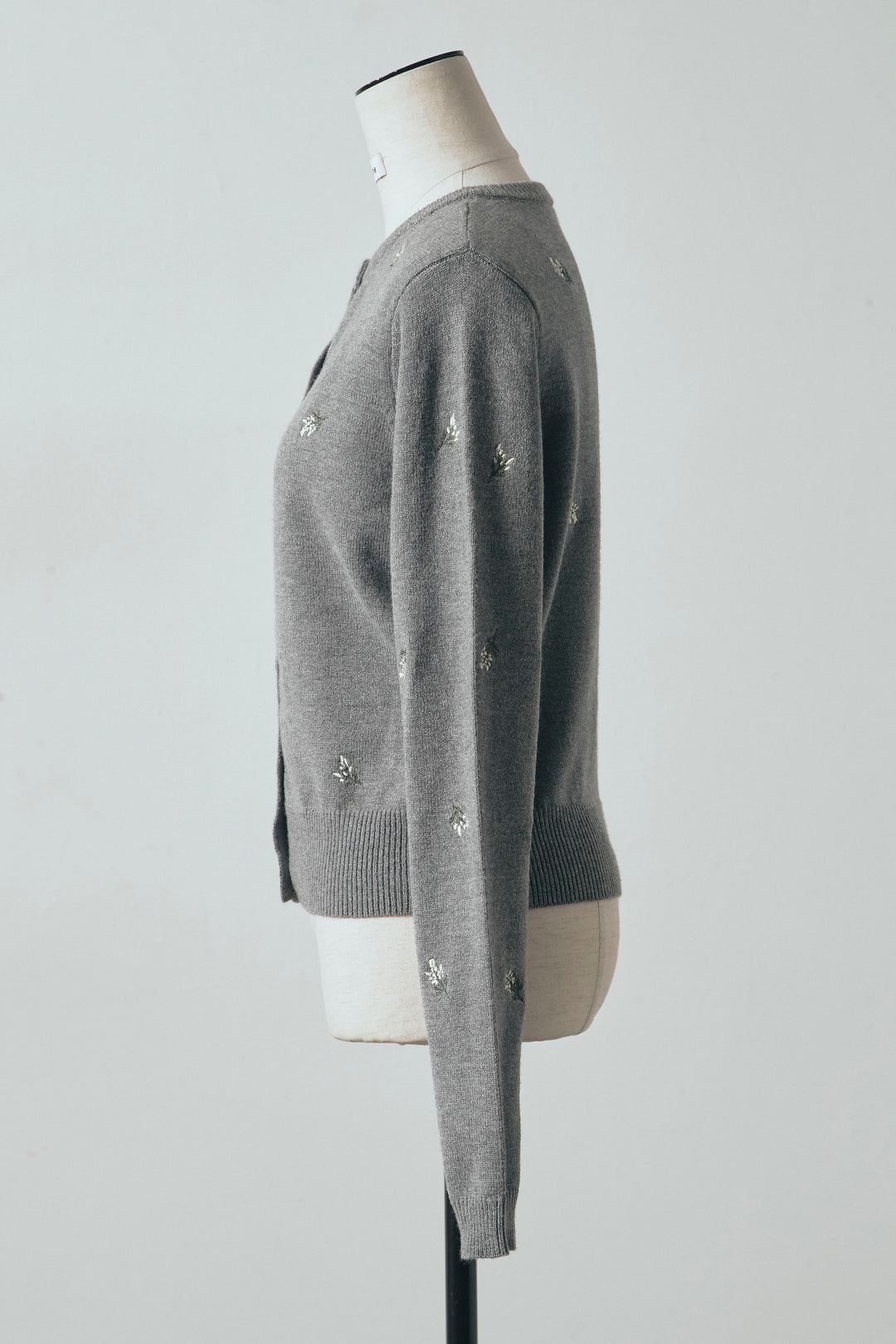 [予約]ニュアンスフラワー刺繍クロップドニットカーデ