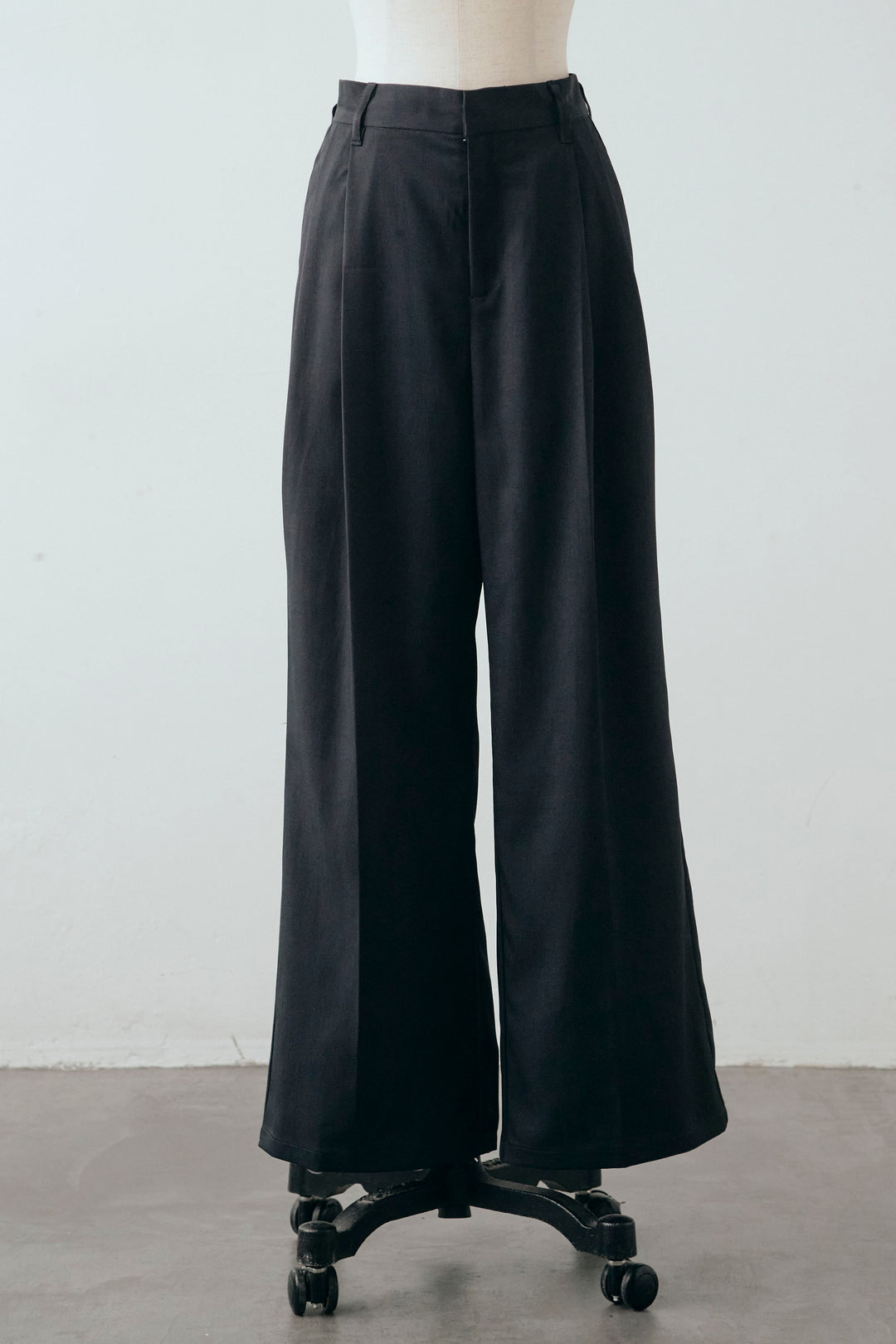 [予約]スプリングカラータックストレートパンツ