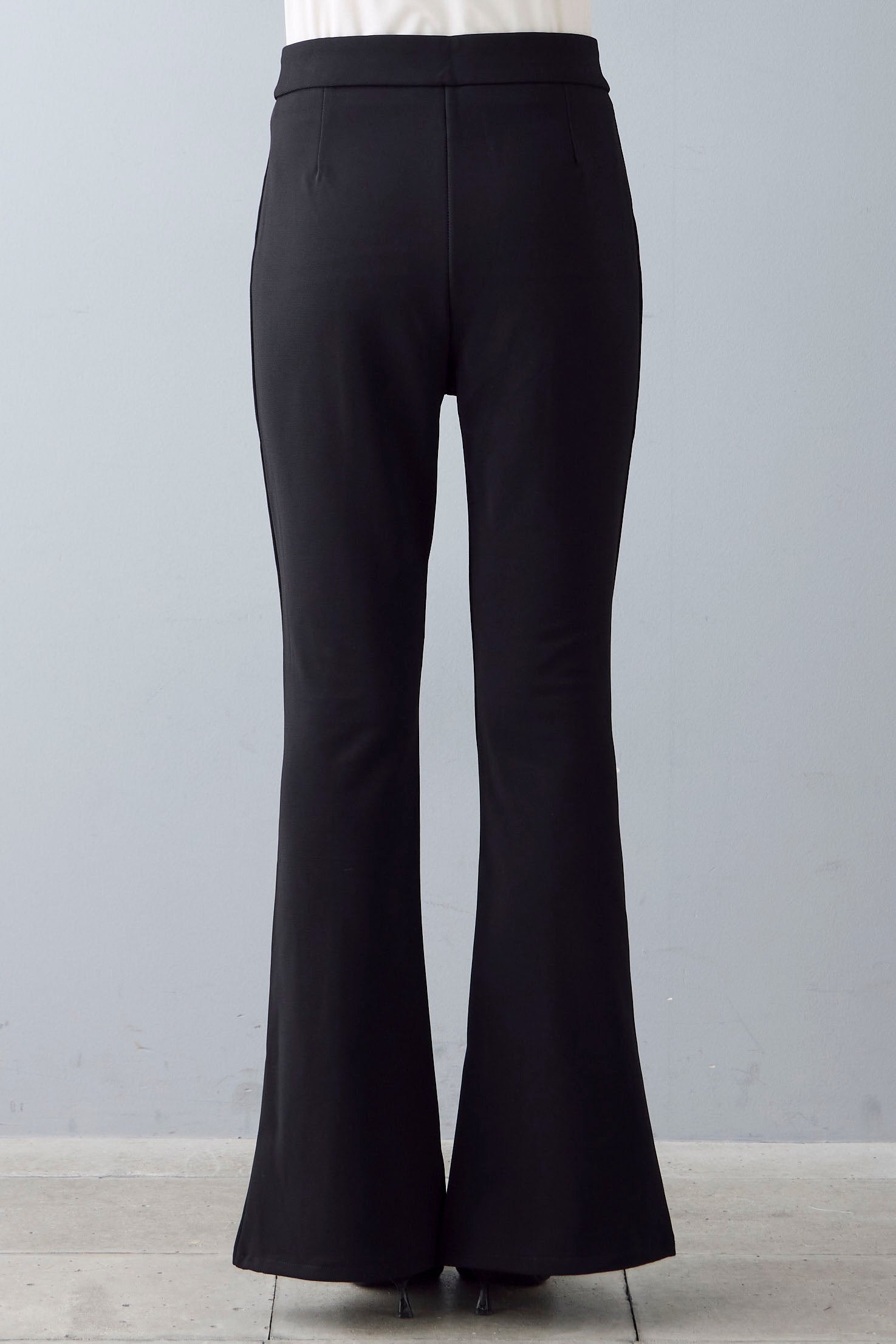 シャルレ ストレッチ素材のすっきり美脚パンツ ブラックS すっきり美脚パンツ EK719 │ 通販 │ シャルレ ウェブストア